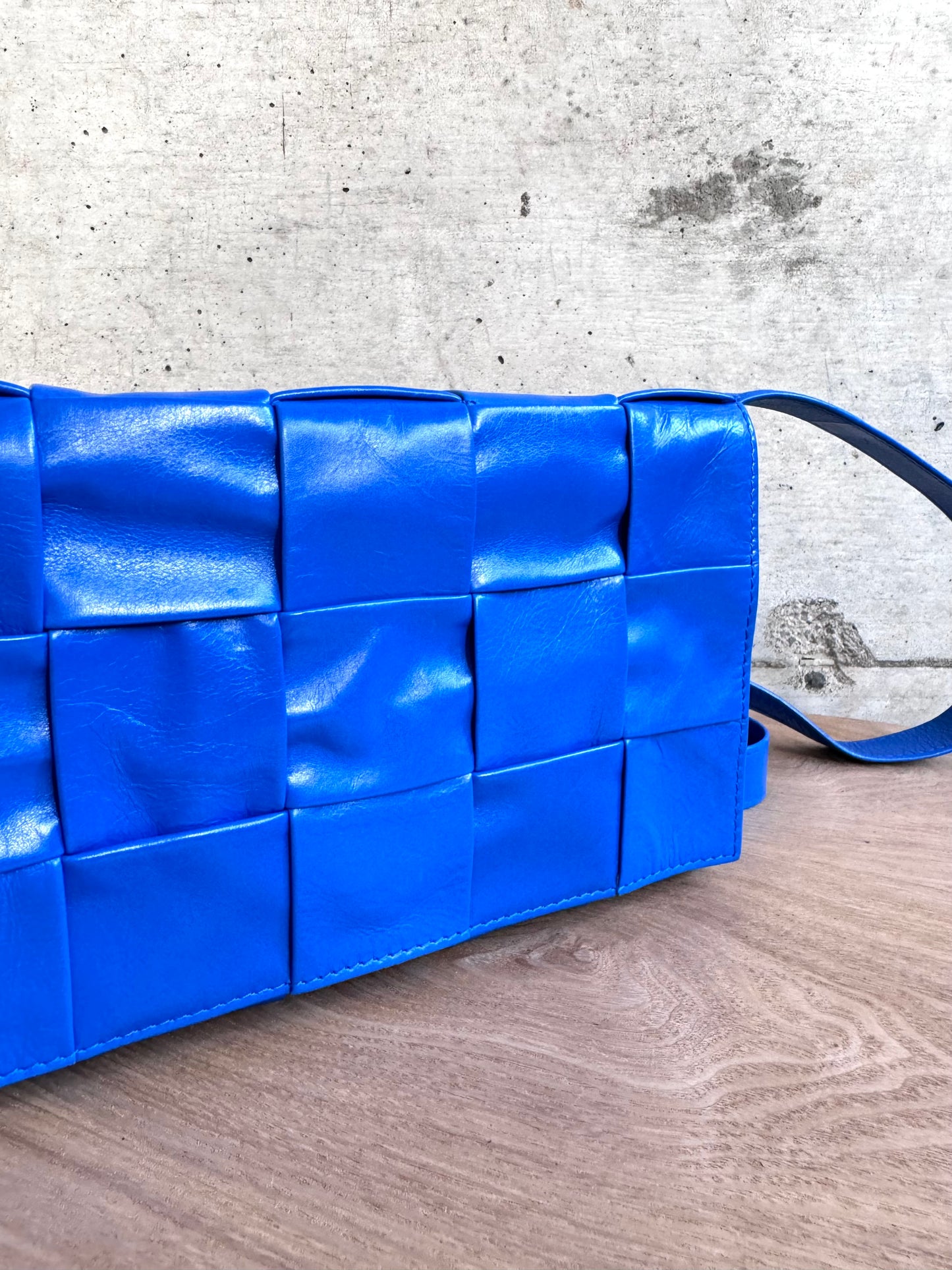 BOTTEGA VENETA Paper Calfskin Maxi Intreccio Cassette Bag