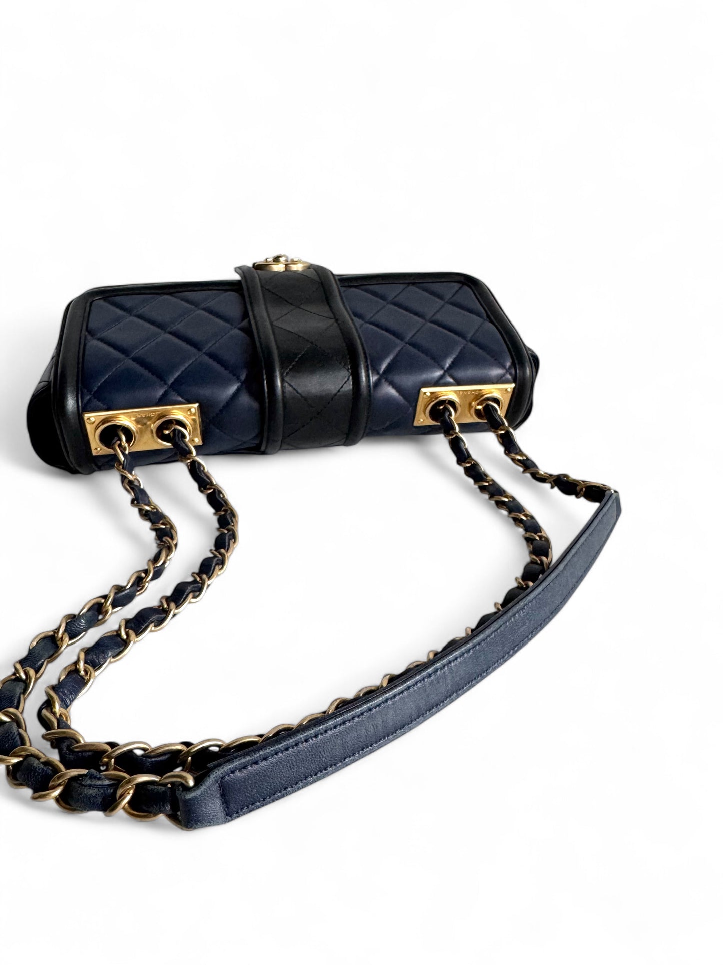 CHANEL Lambskin Quilted Medium Elegant CC Flap Tasche