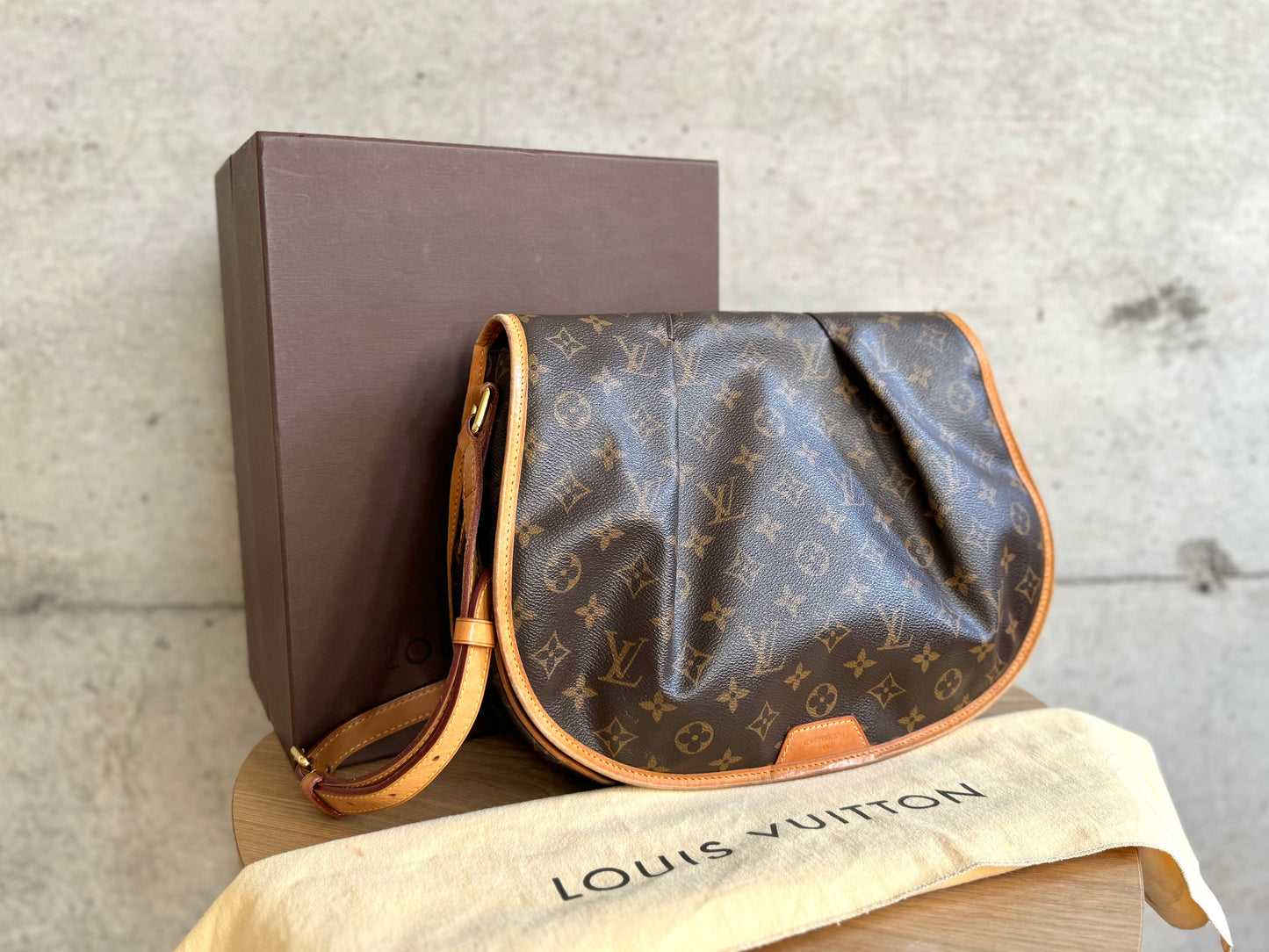 LOUIS VUITTON Monogram Menilmontant