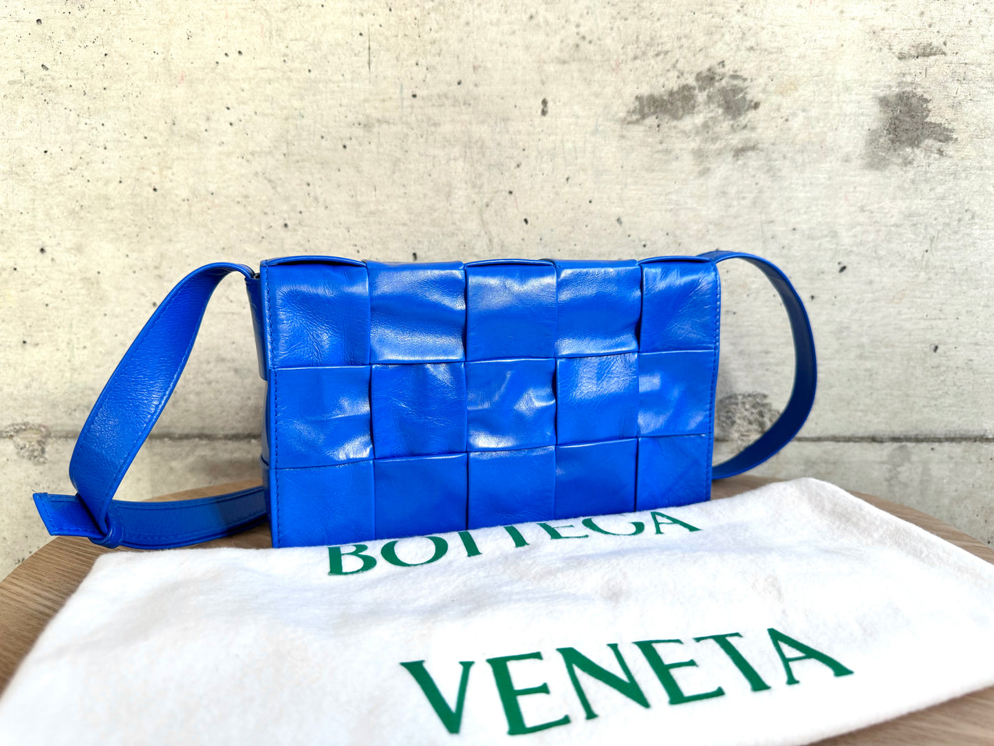 BOTTEGA VENETA Paper Calfskin Maxi Intreccio Cassette Bag