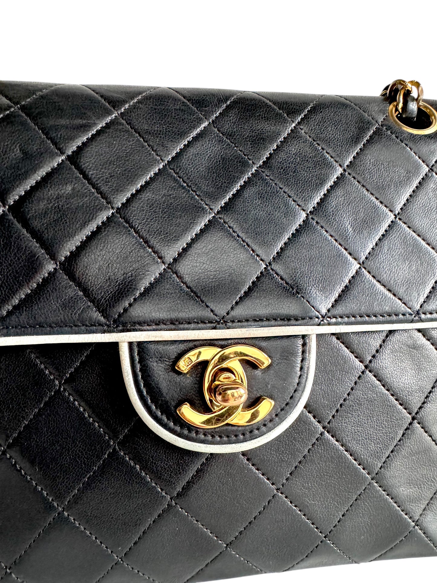 CHANEL Matelasse Lambskin Single Flap