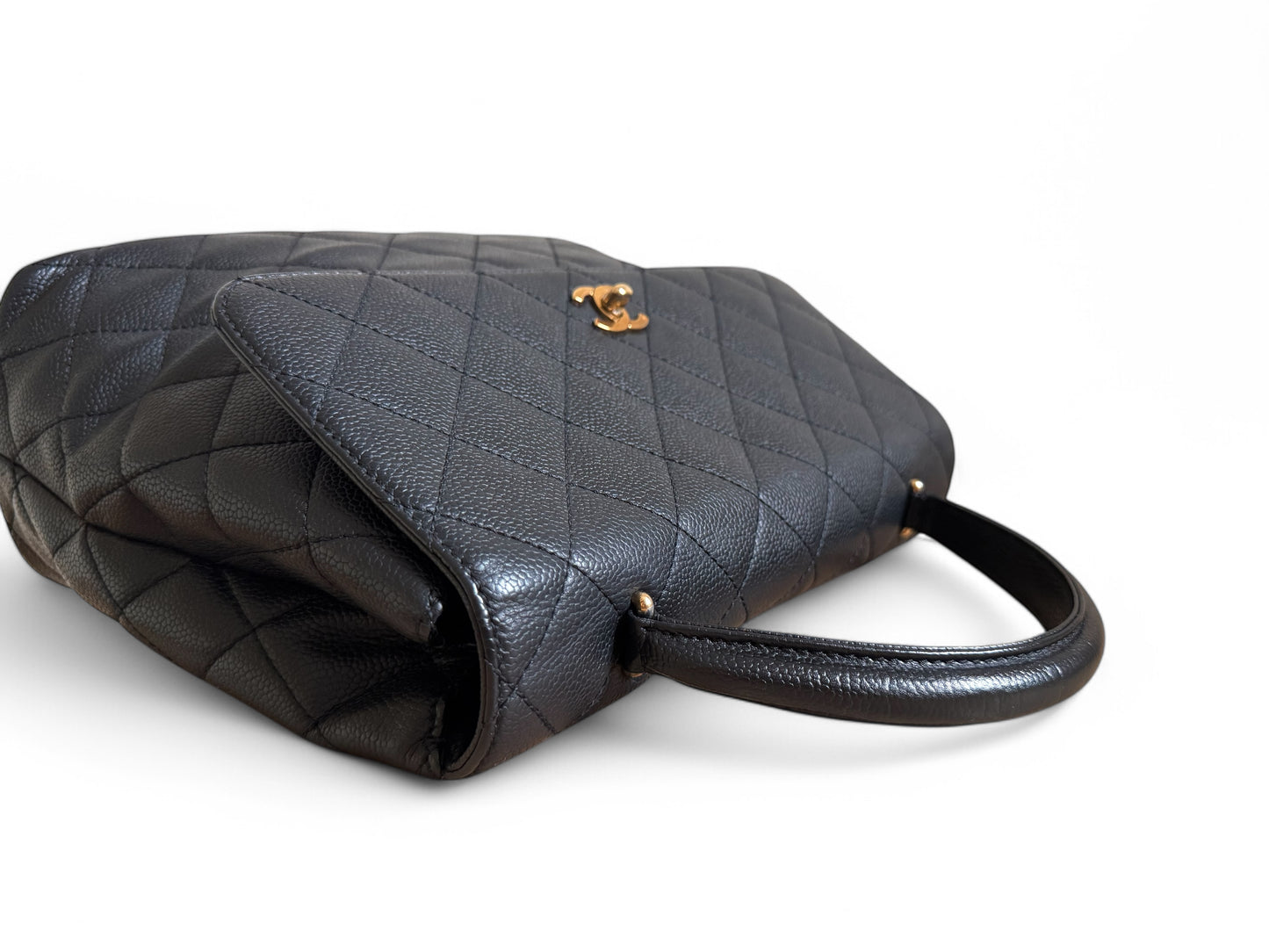 CHANEL Caviar Quilted Jumbo Kelly Flap