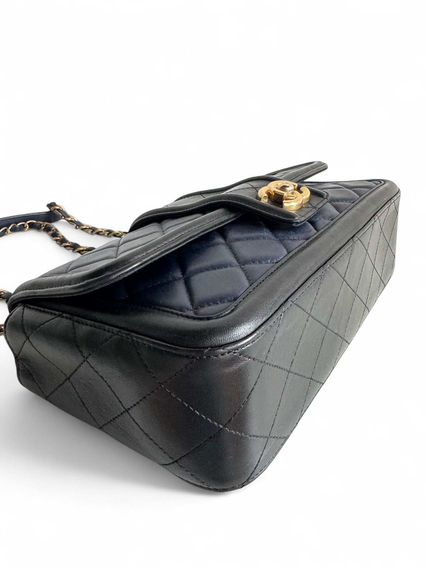 CHANEL Lambskin Quilted Medium Elegant CC Flap Tasche