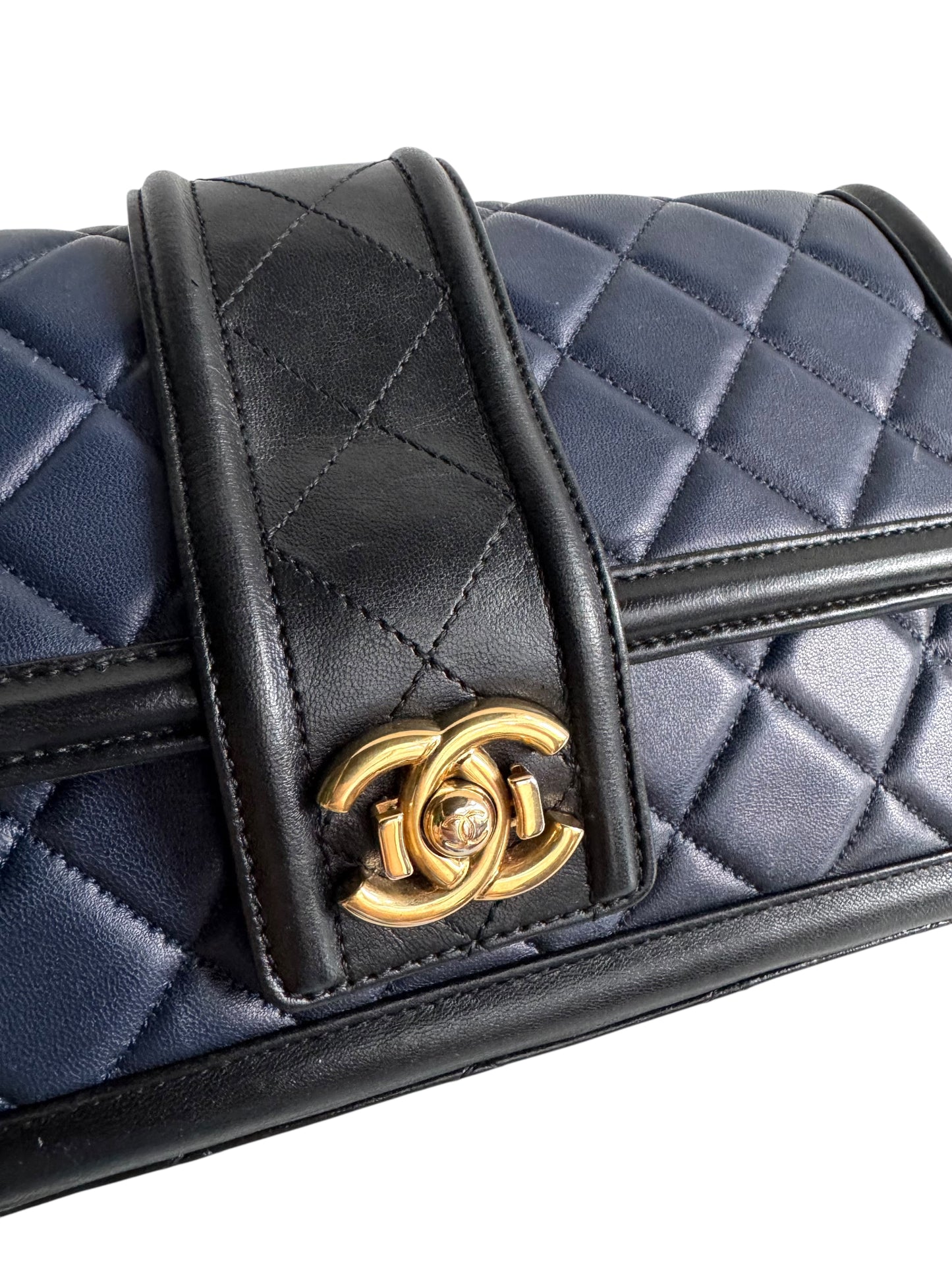 CHANEL Lambskin Quilted Medium Elegant CC Flap Tasche