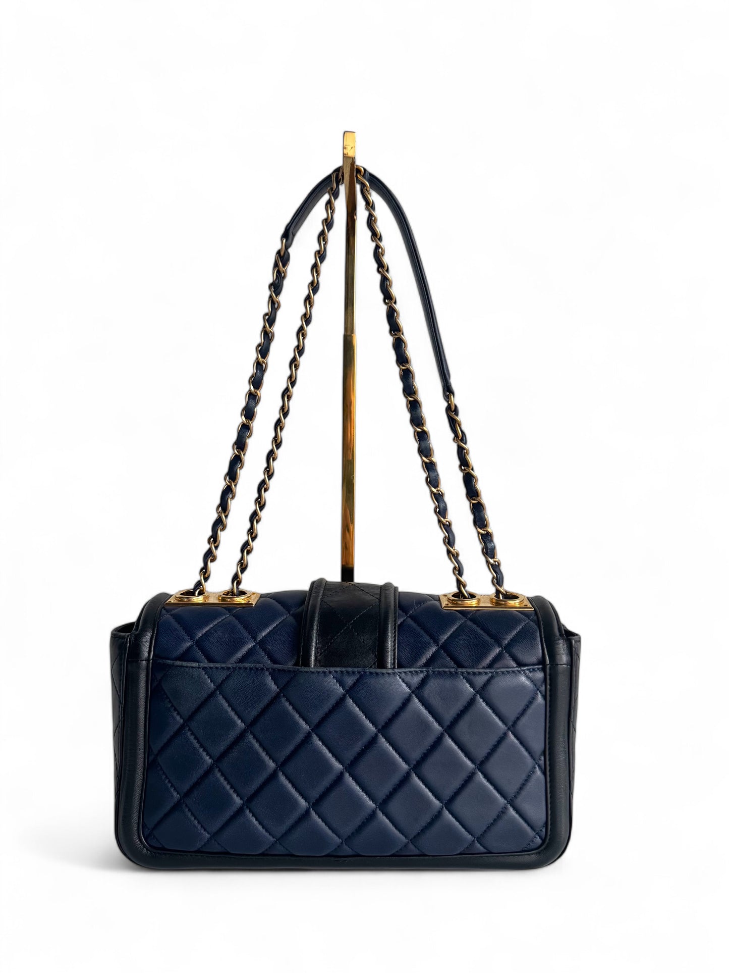 CHANEL Lambskin Quilted Medium Elegant CC Flap Tasche