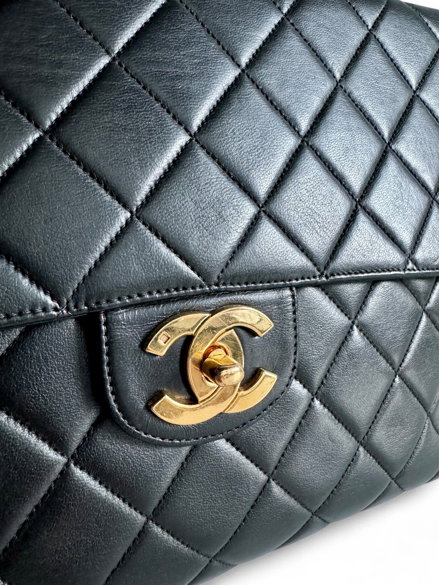 CHANEL Lambskin Quilted Jumbo Single Flap