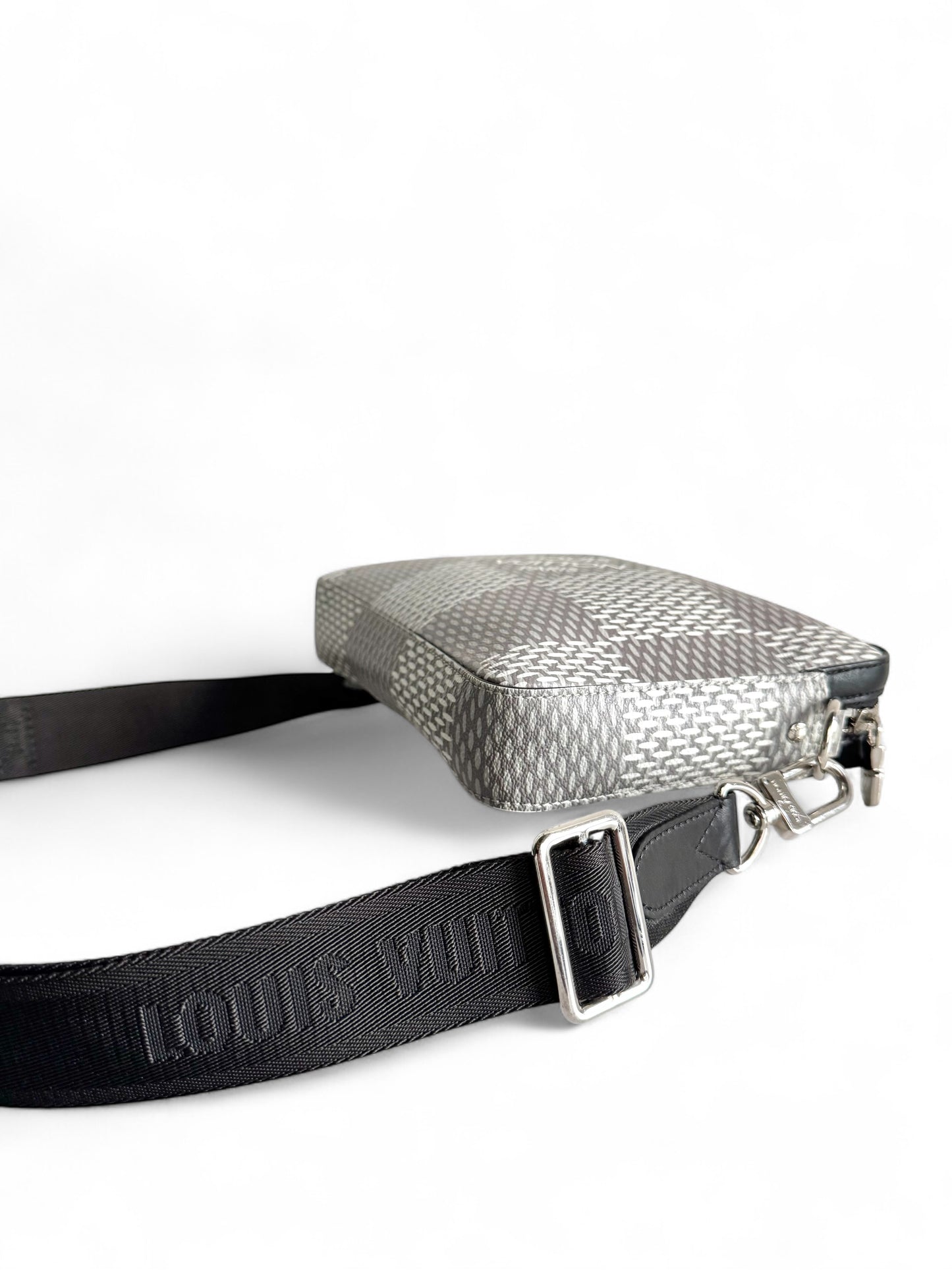 LOUIS VUITTON Damier Graphite 3D Trio Messenger Bag