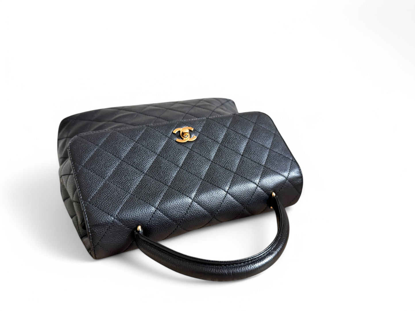 CHANEL Caviar Quilted Jumbo Kelly Flap