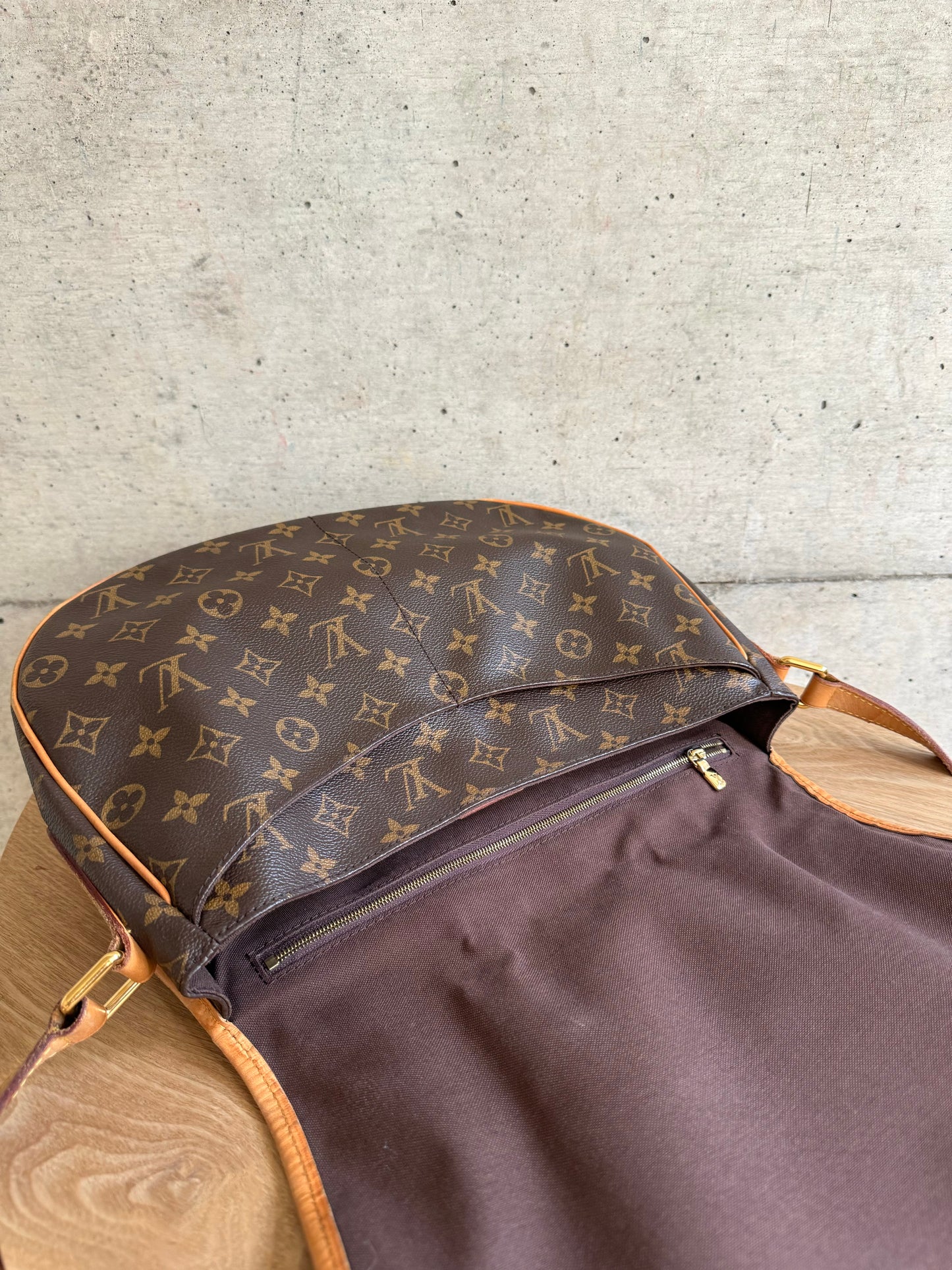 LOUIS VUITTON Monogram Menilmontant