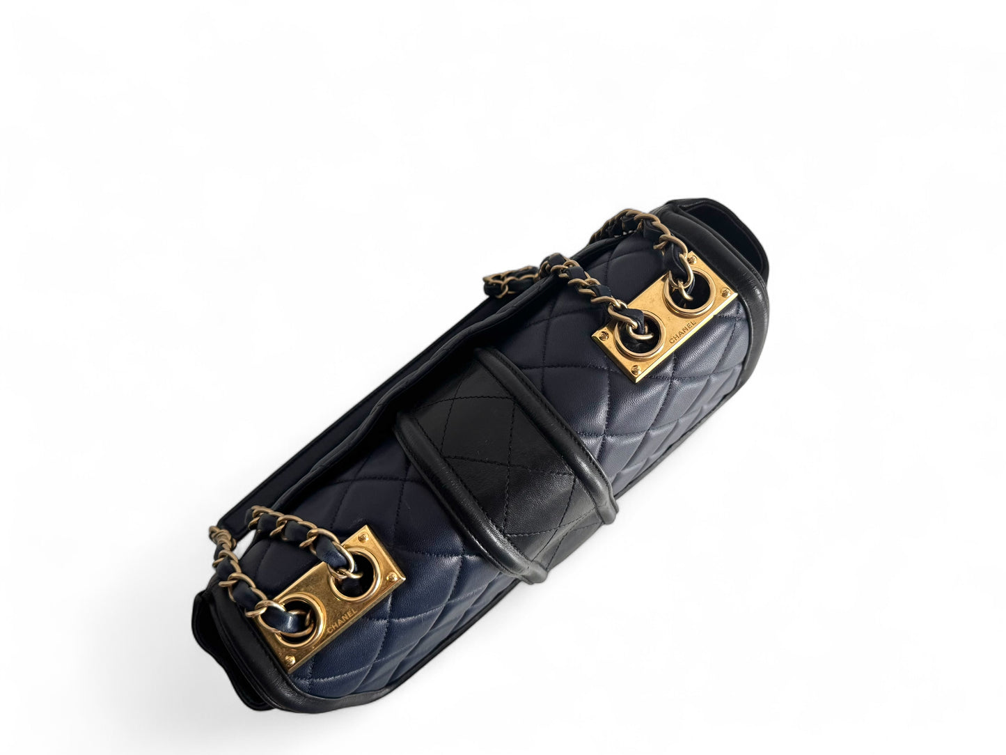 CHANEL Lambskin Quilted Medium Elegant CC Flap Tasche