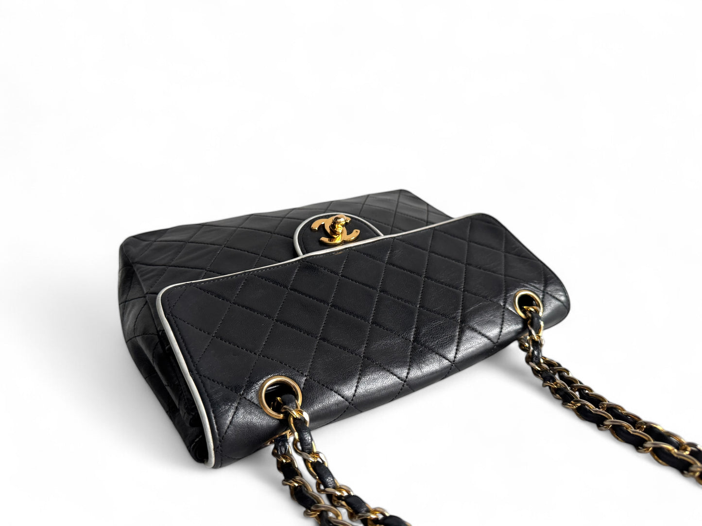 CHANEL Matelasse Lambskin Single Flap