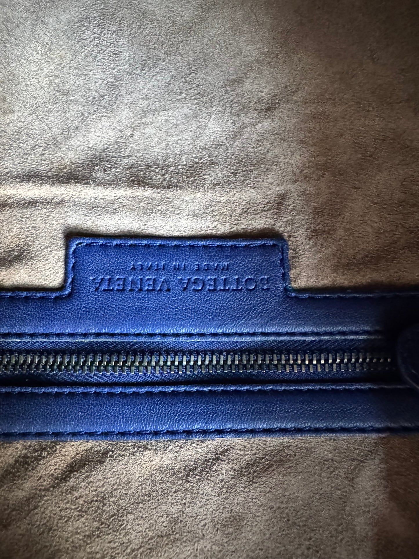 BOTTEGA VENETA Nappa Intrecciato Medium Veneta Hobo Bag