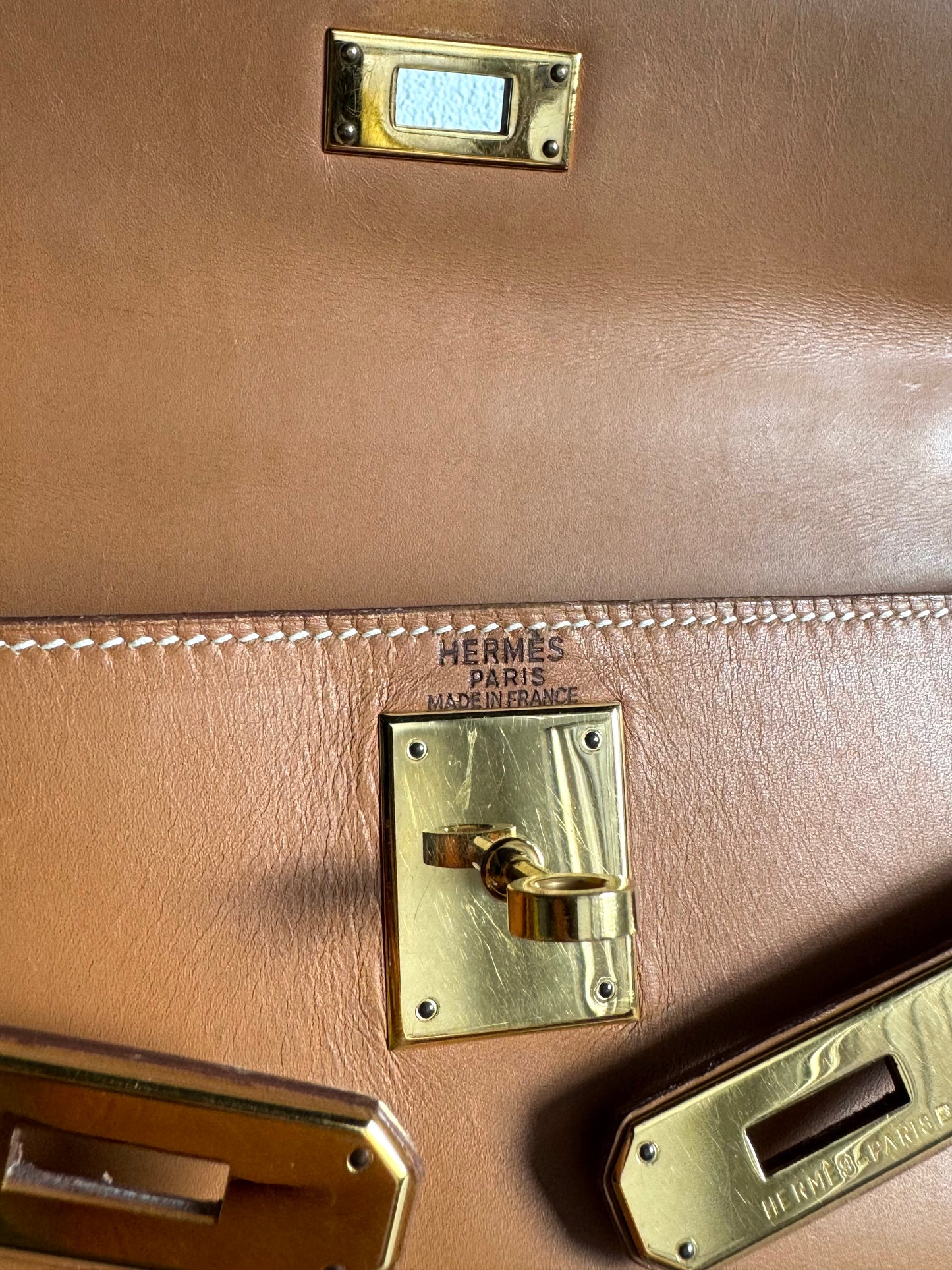 Hermès Box Kelly 28 in Natural with Gold Hardware