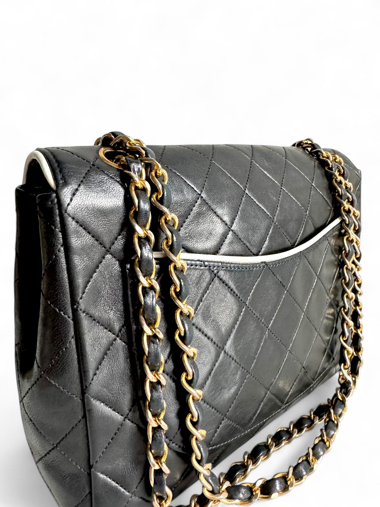 CHANEL Matelasse Lambskin Single Flap