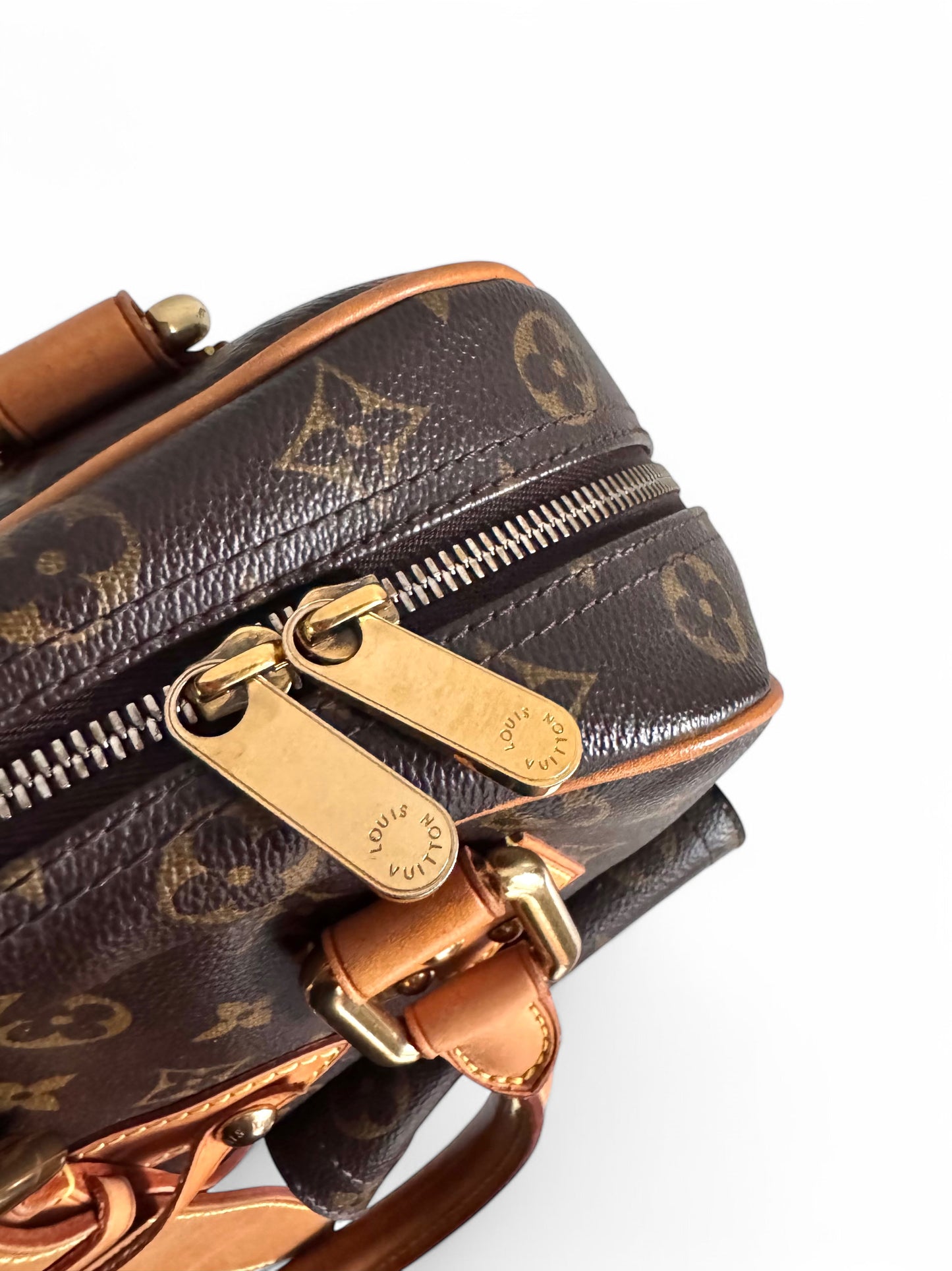 LOUIS VUITTON Monogram Manhattan GM