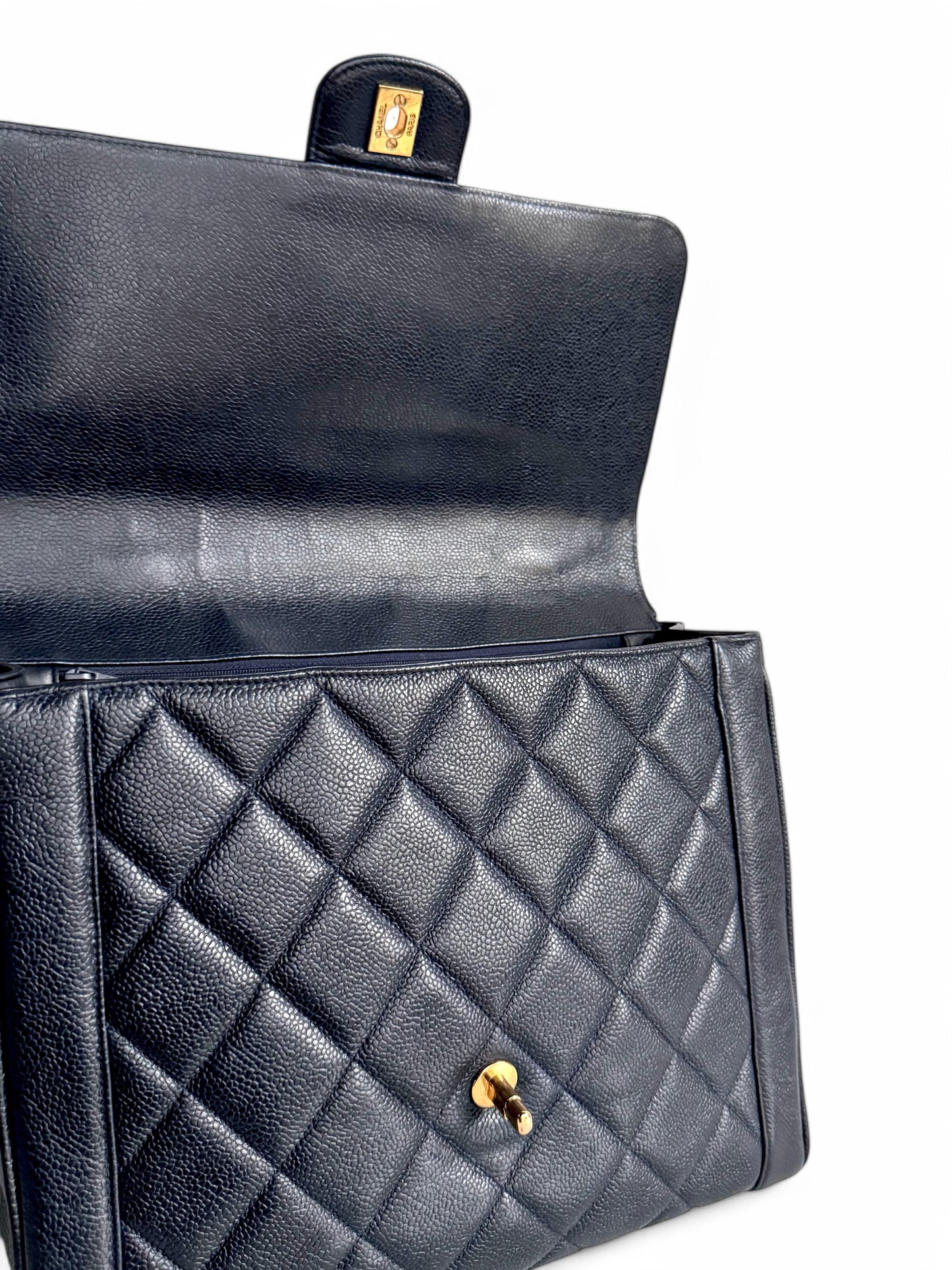 CHANEL Caviar Quilted Jumbo Kelly Flap