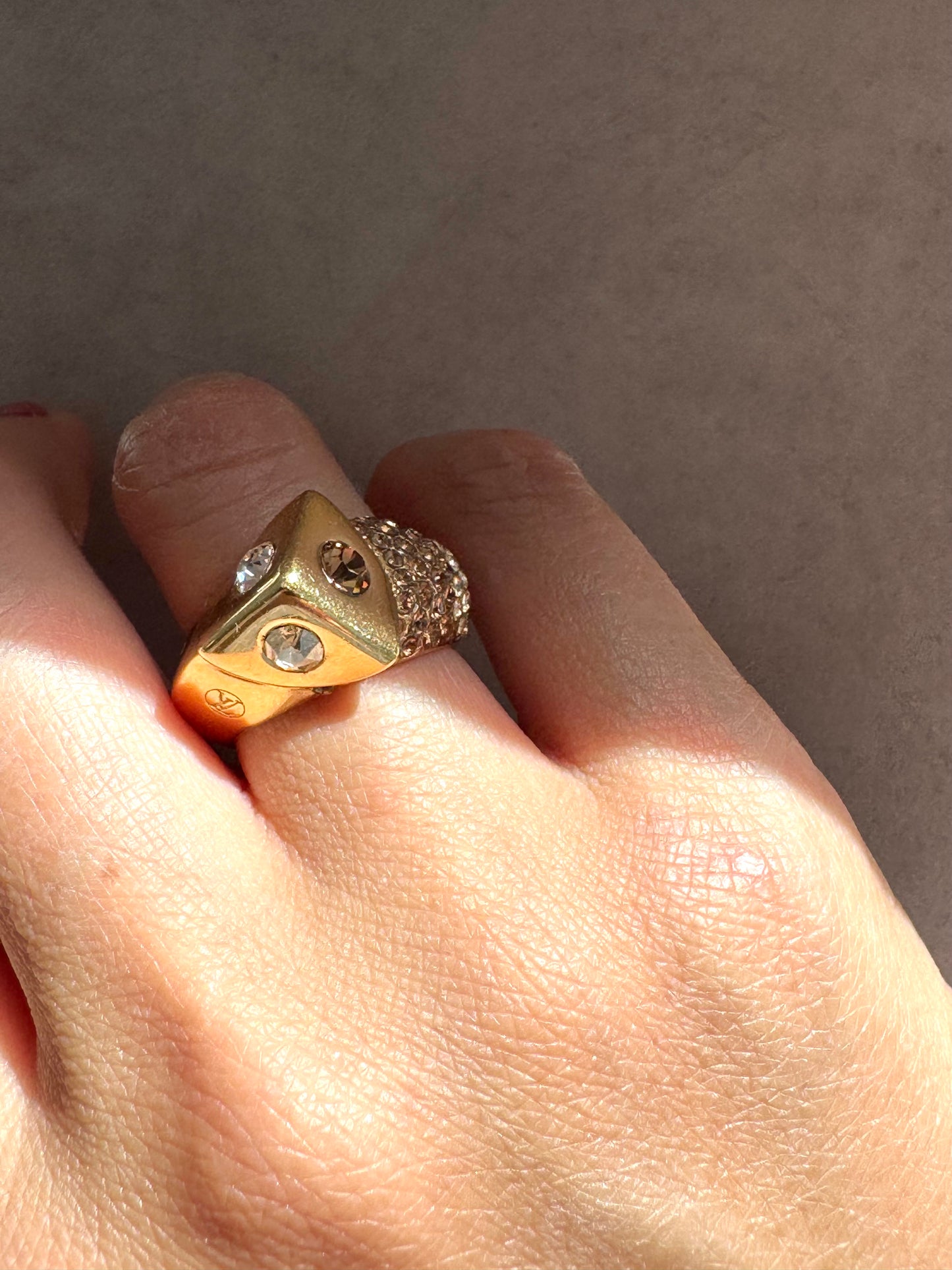 LOUIS VUITTON Crystals Trunkies Ring