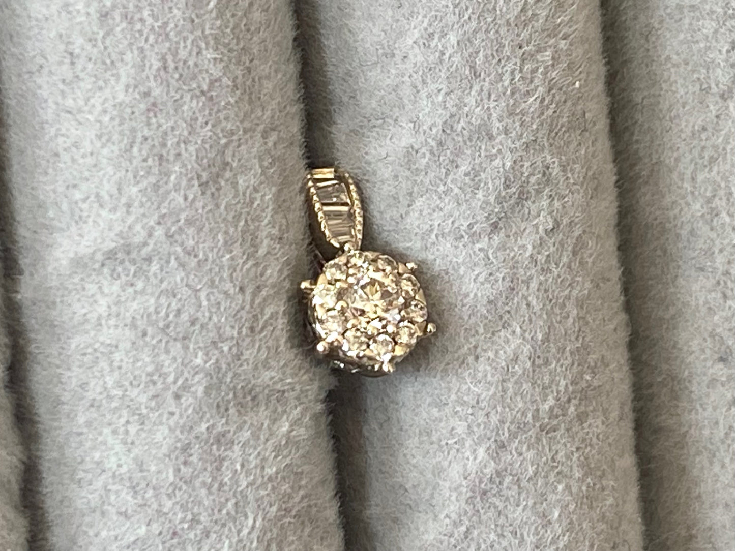 Diamond Pendant in 18K Gold