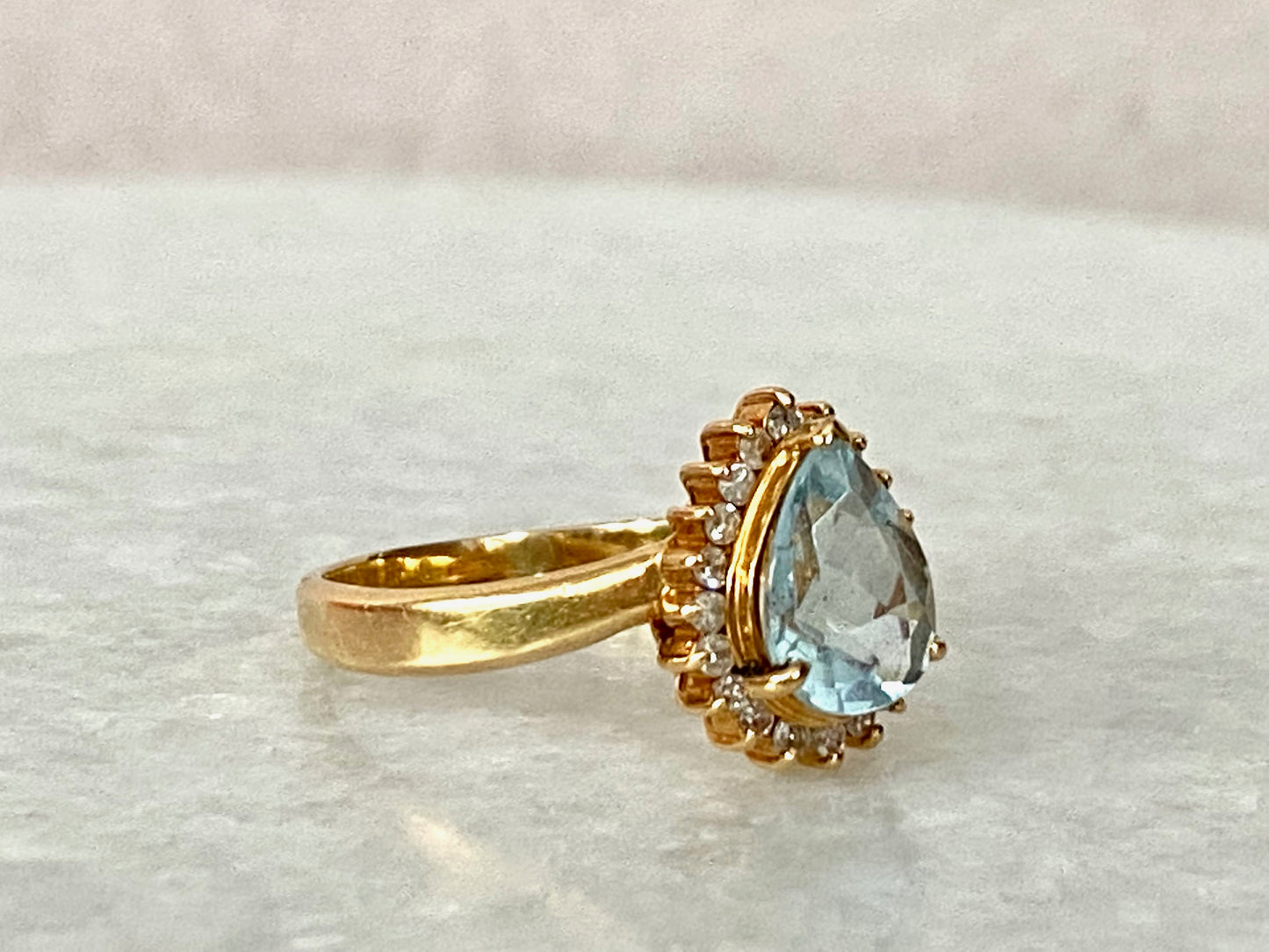 Aquamarine Diamond Ring in 18K Yellow Gold