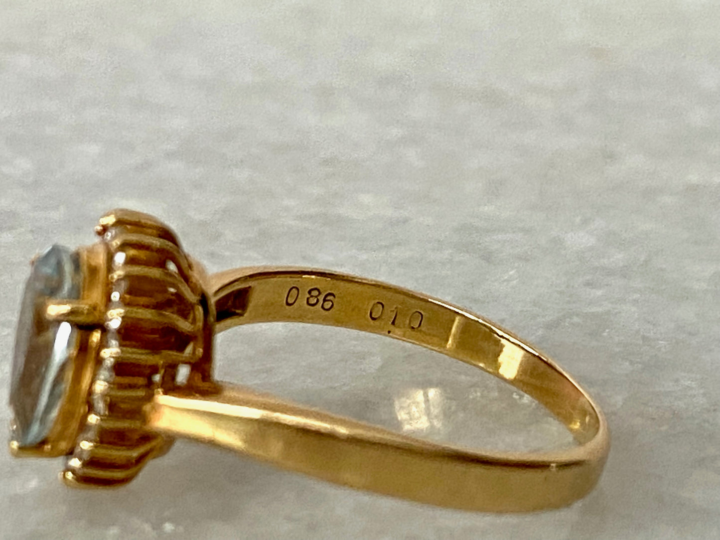 Aquamarine Diamond Ring in 18K Yellow Gold