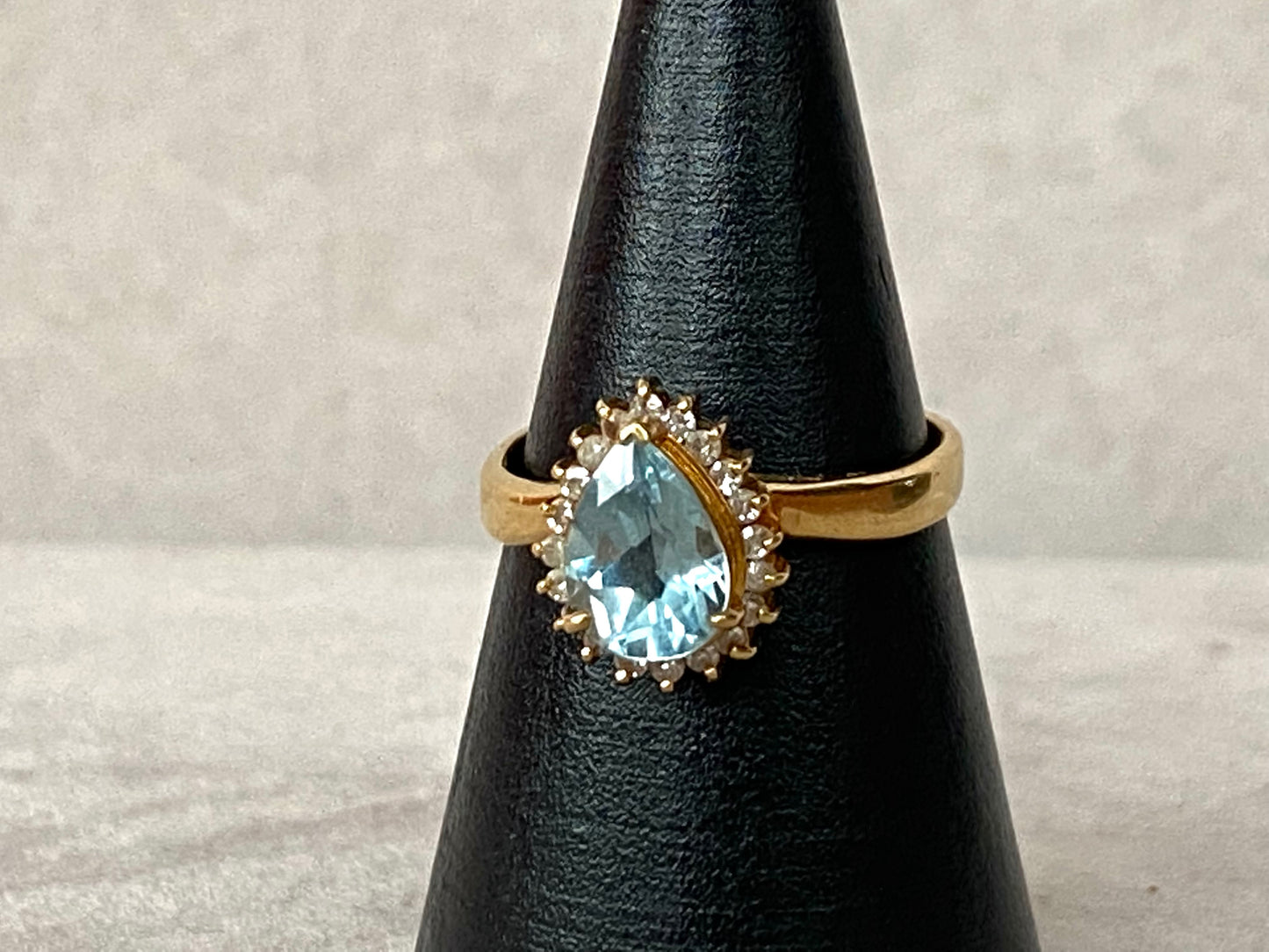 Aquamarine Diamond Ring in 18K Yellow Gold
