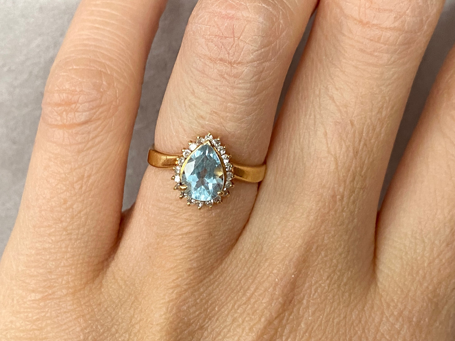 Aquamarine Diamond Ring in 18K Yellow Gold
