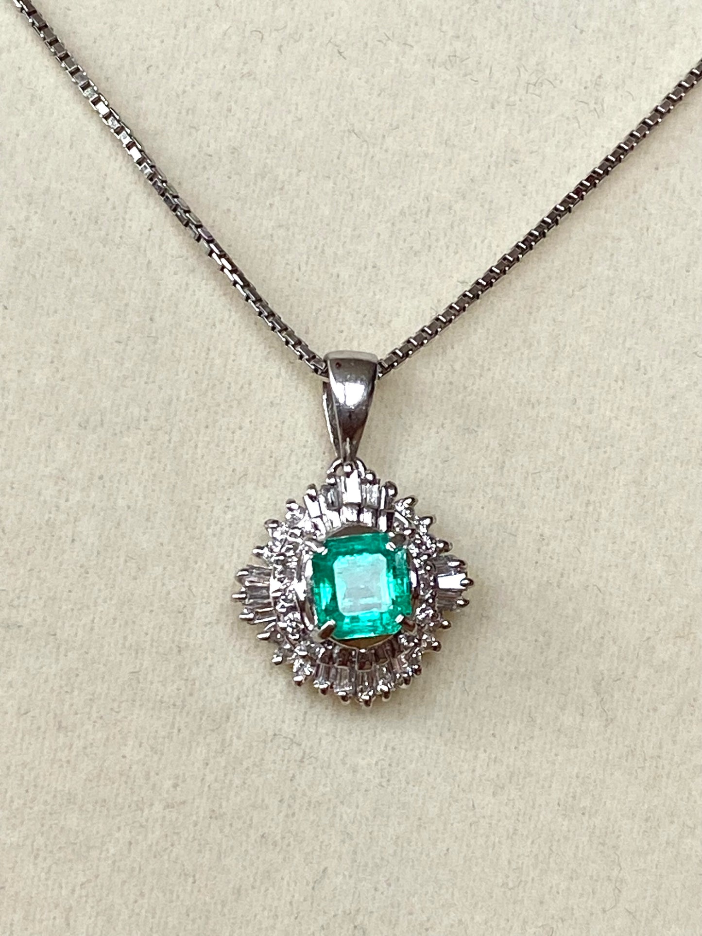 Emerald & Diamonds Pendant in Platinum