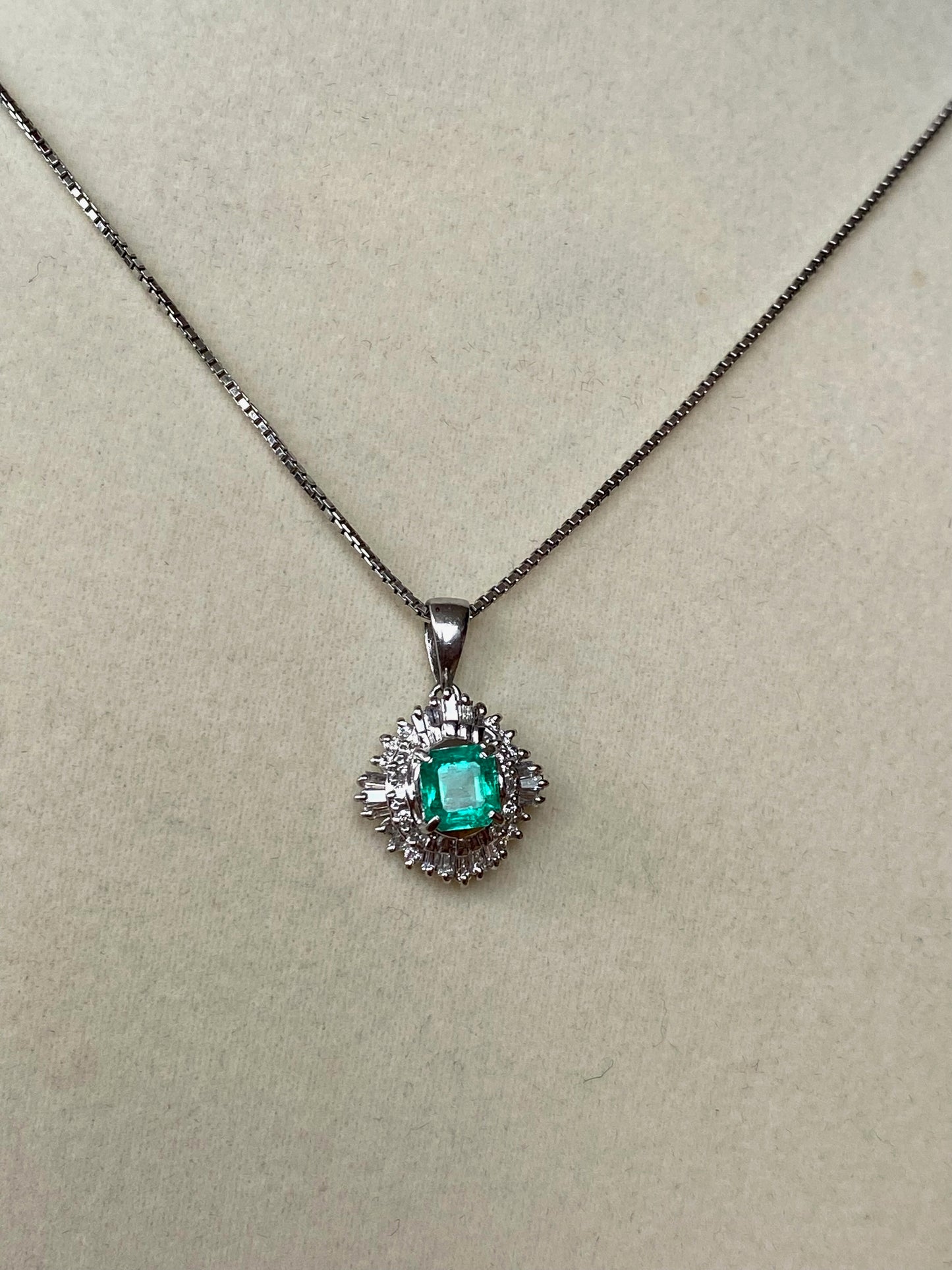 Emerald & Diamonds Pendant in Platinum