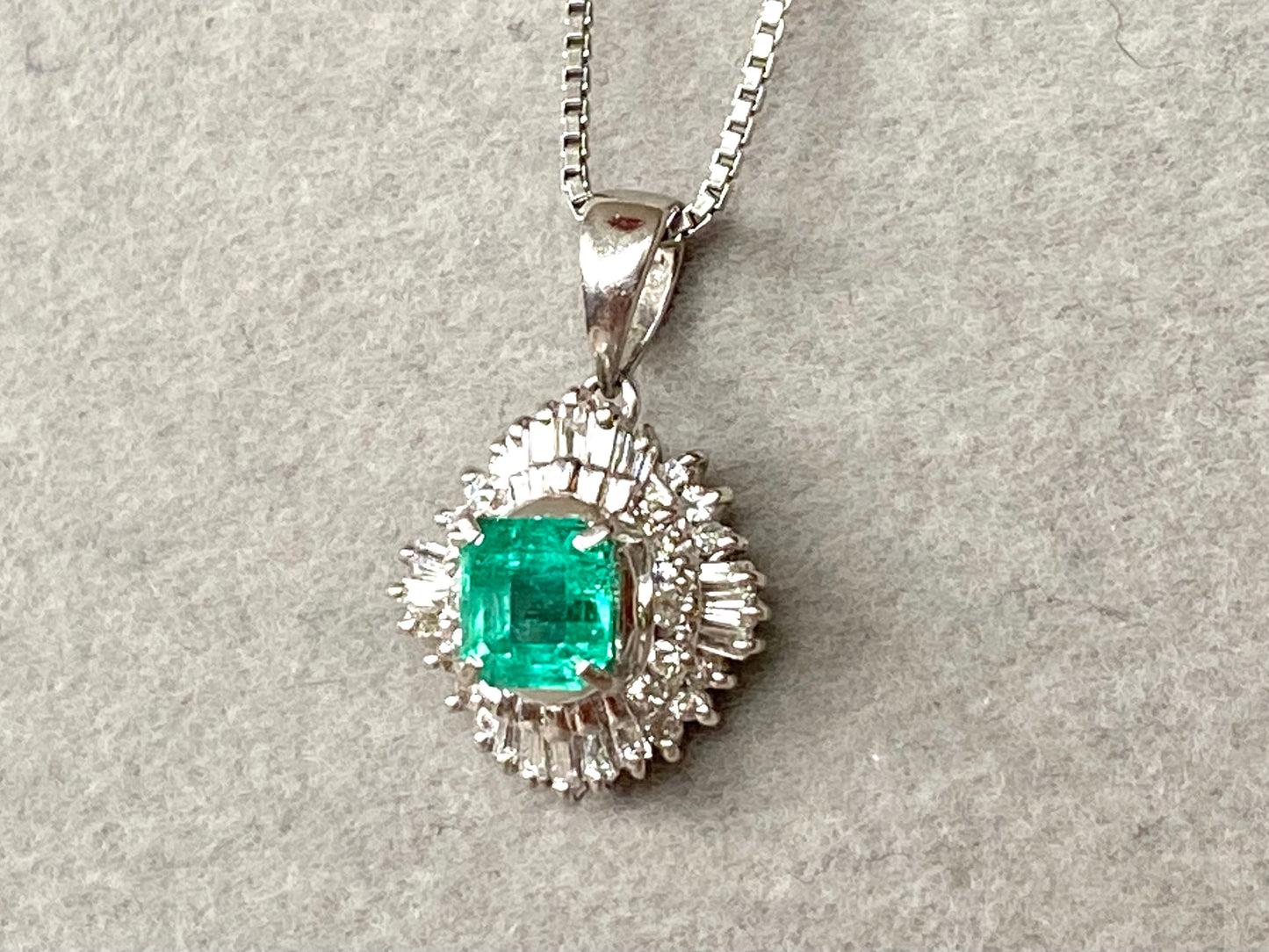 Emerald & Diamonds Pendant in Platinum