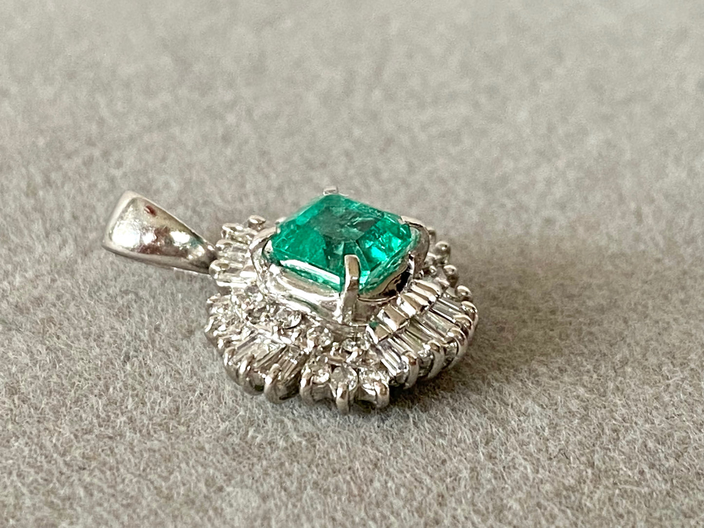 Emerald & Diamonds Pendant in Platinum