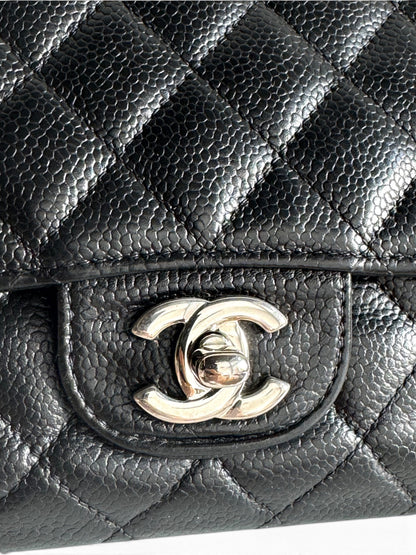 CHANEL Caviar Quilted Medium Double Flap