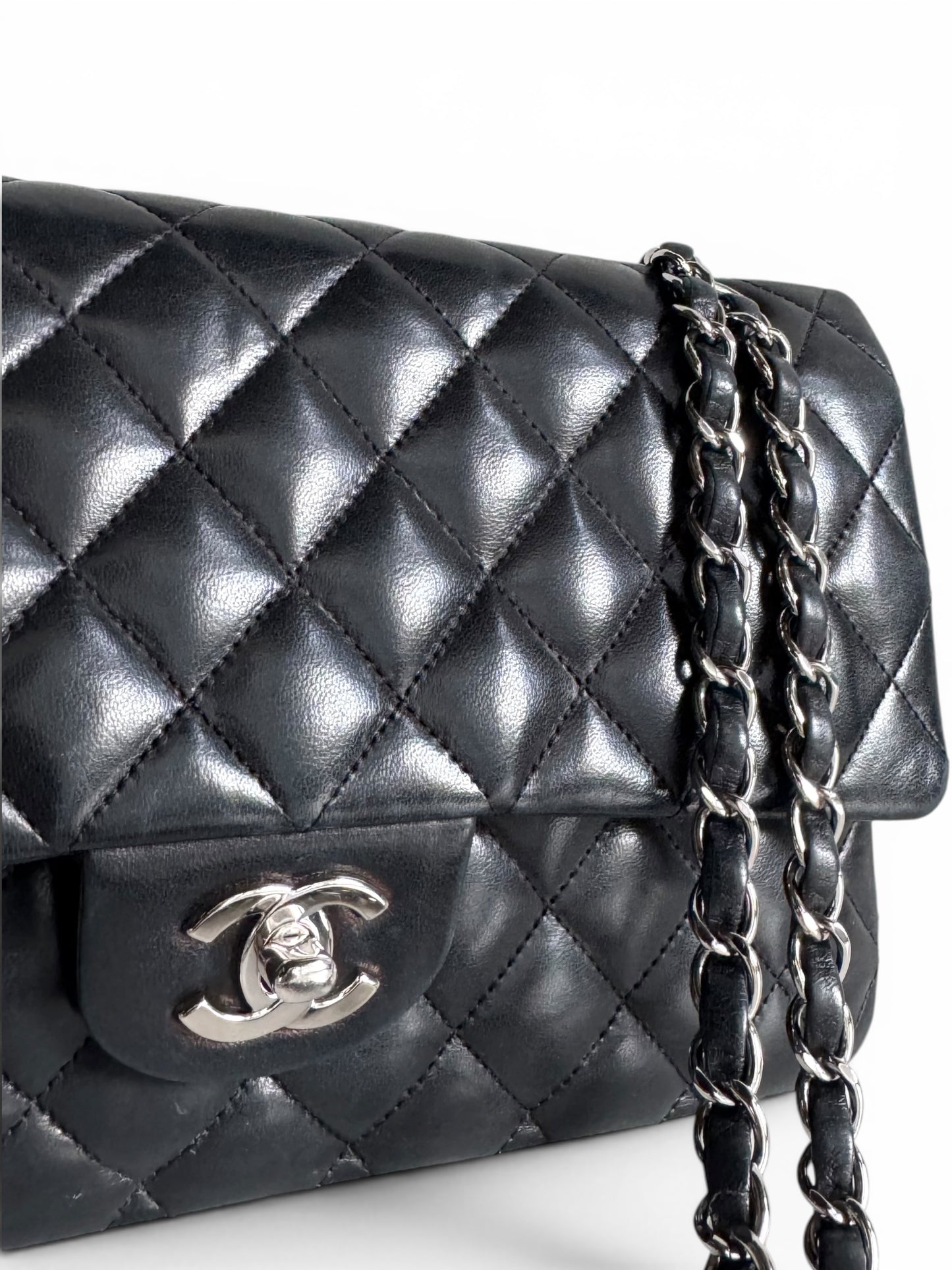 CHANEL Classic 11.12 Lambskin Medium Double Flap