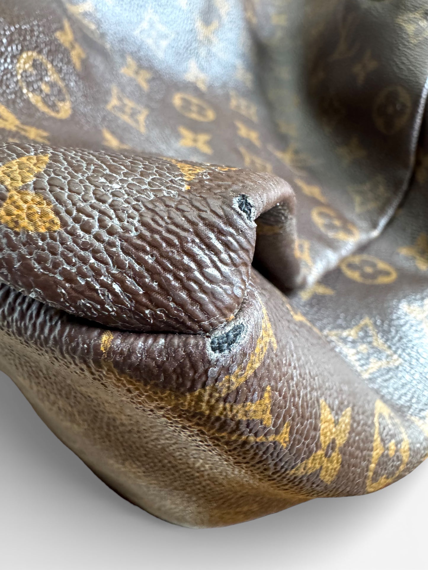 LOUIS VUITTON Monogram Artsy MM
