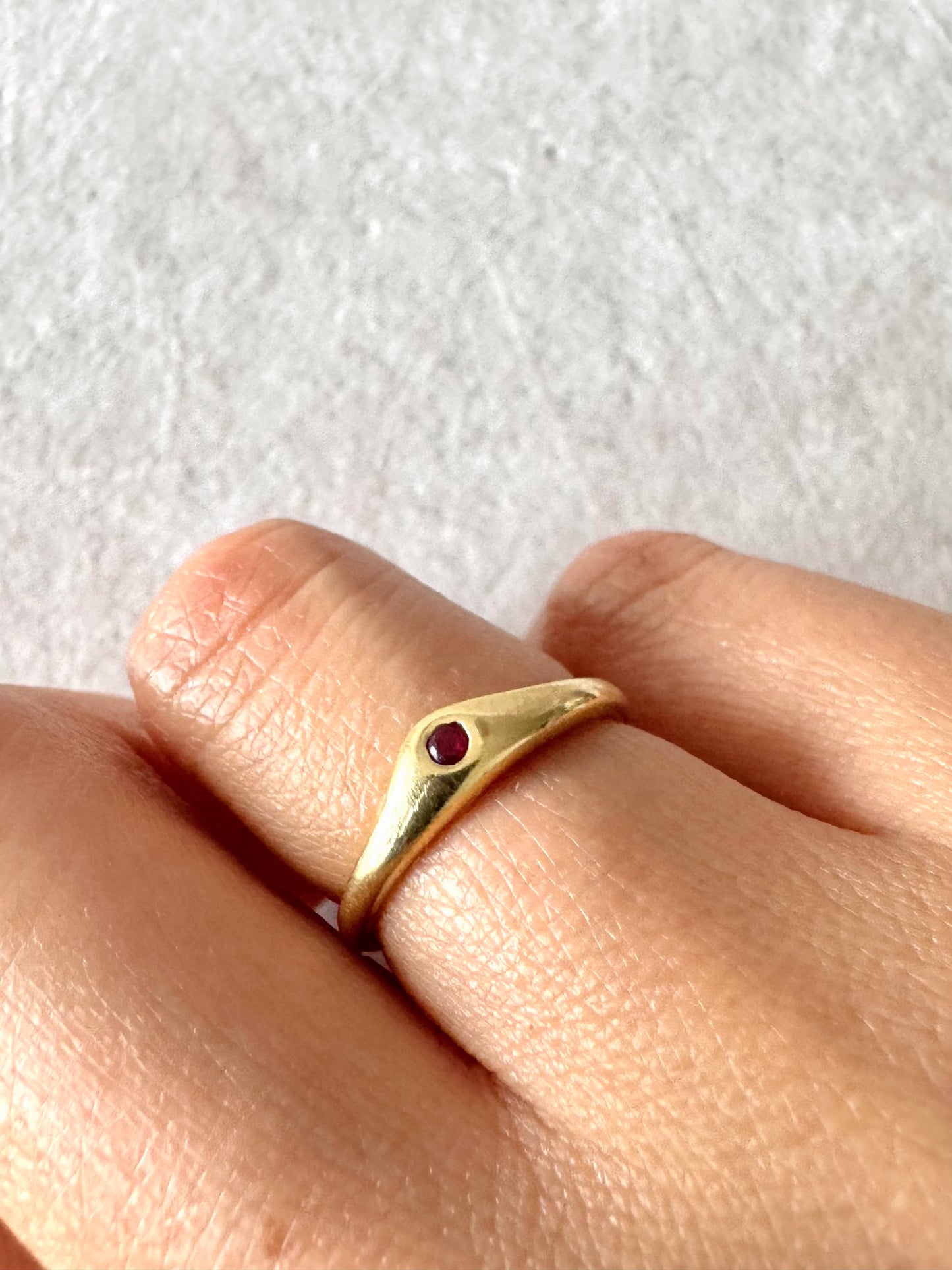 Tiffany & Co. Wave Ring Ruby in 750 Yellow Gold