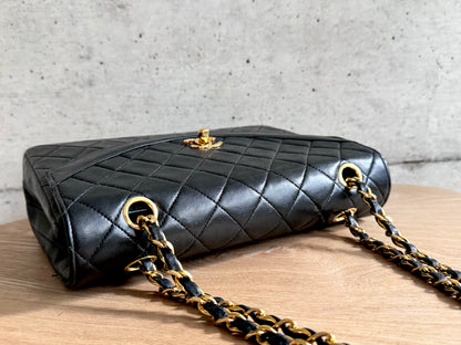 CHANEL Lambskin Quilted Medium Single Flap