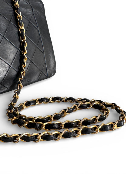 CHANEL Classic Lambskin Single Flap