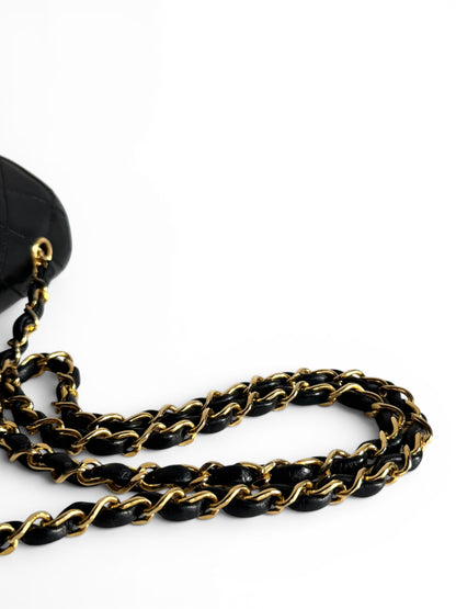 CHANEL Lambskin Diamond Stitch Envelope Single Flap