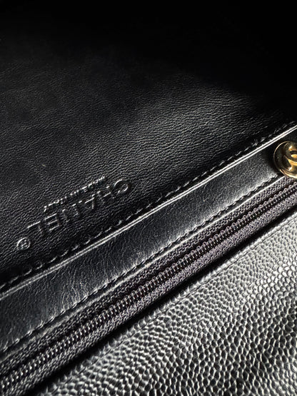 CHANEL Caviar Quilted Jumbo Kelly Flap