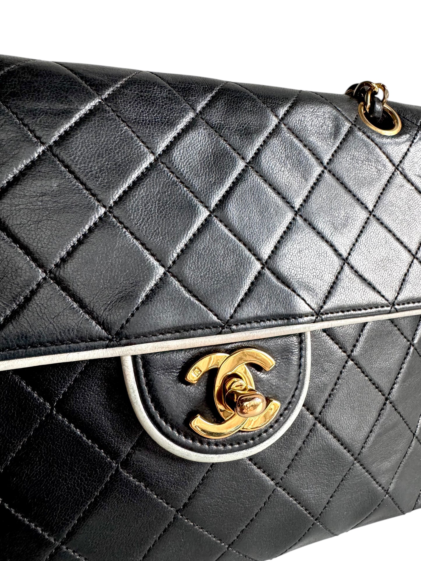 CHANEL Matelasse Lambskin Single Flap