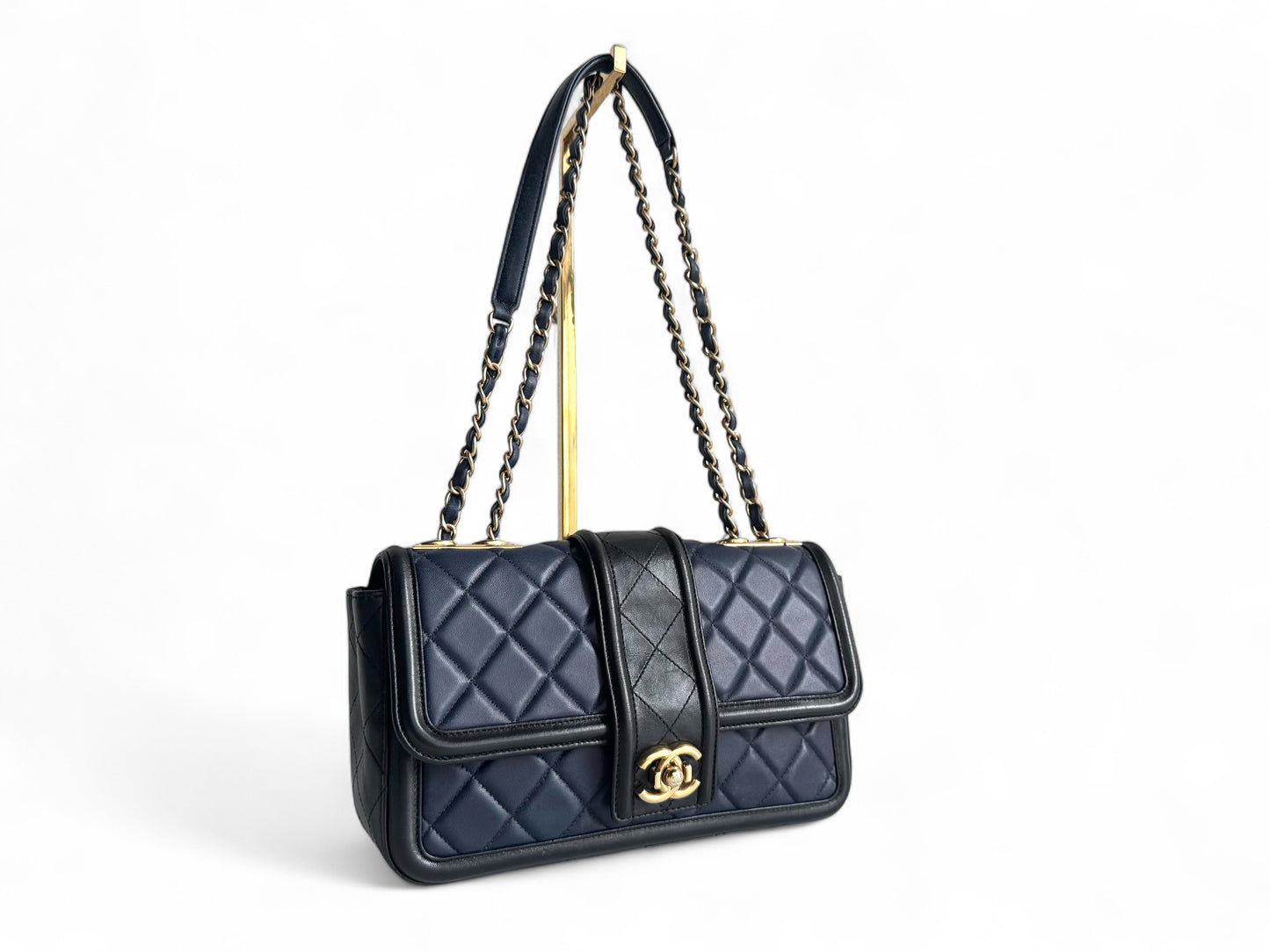 CHANEL Lambskin Quilted Medium Elegant CC Flap Tasche