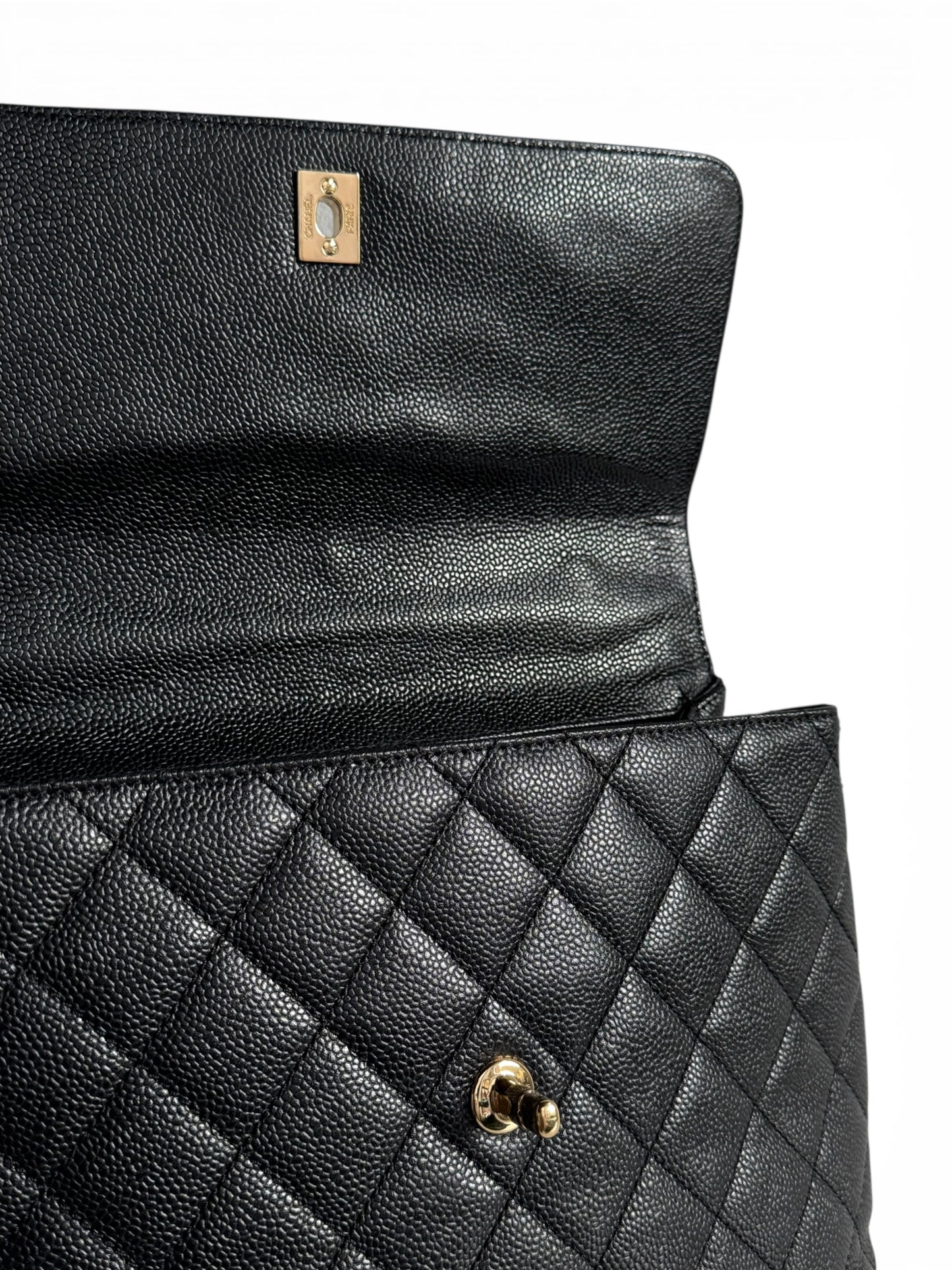 CHANEL Caviar Quilted Jumbo Kelly Flap