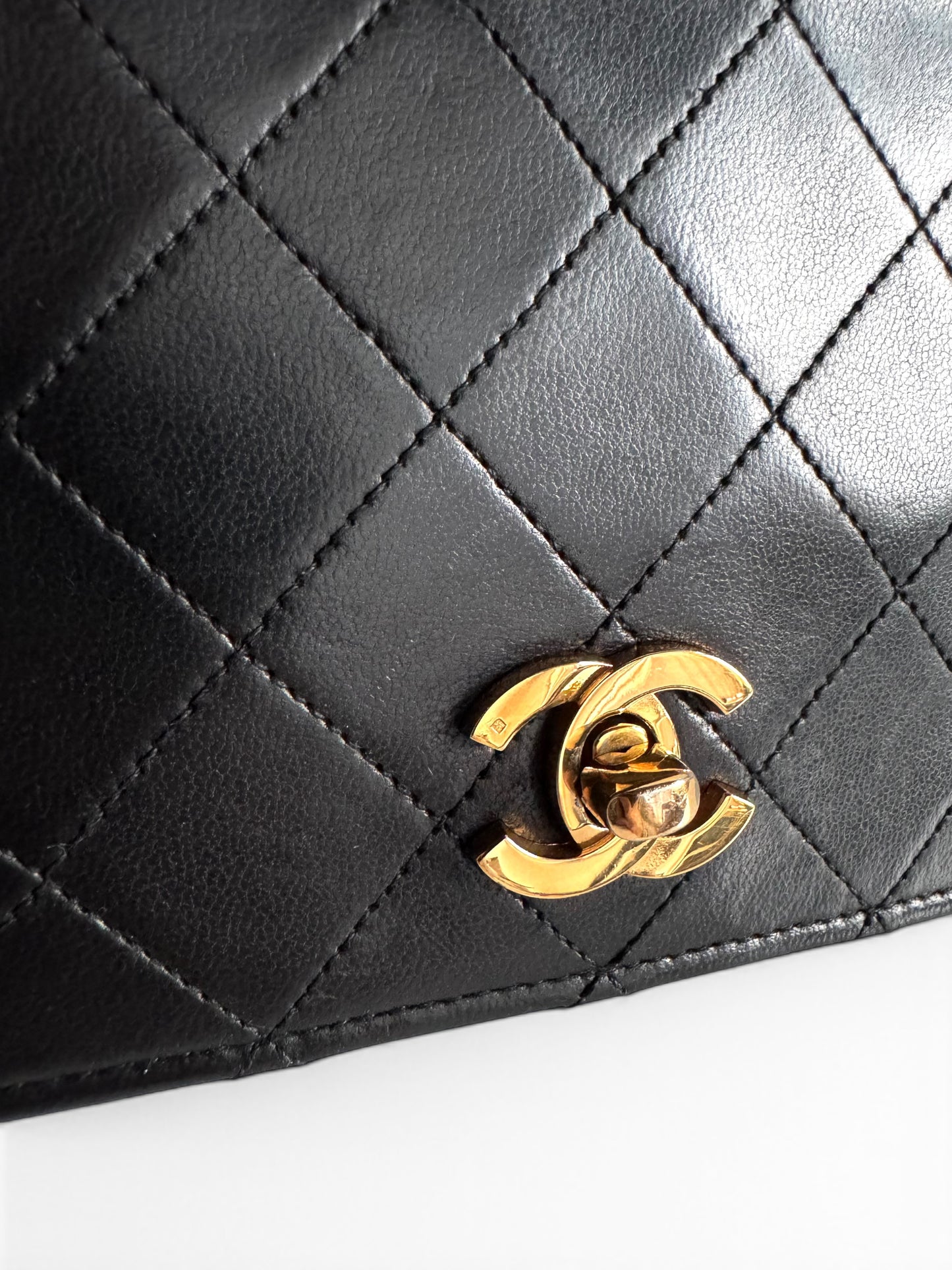 CHANEL Lambskin Quilted Small Single Flap