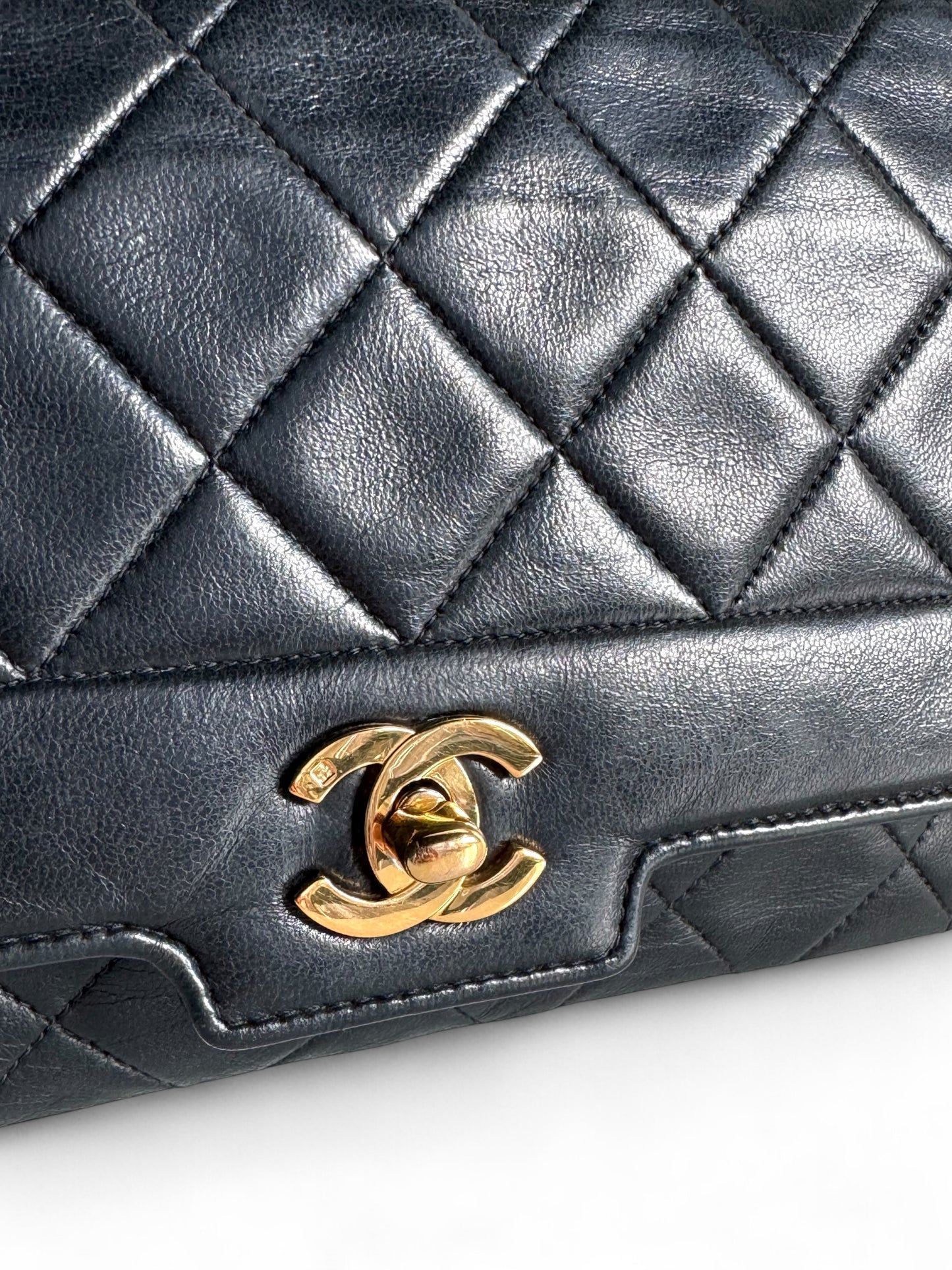 CHANEL Classic Lambskin Single Flap