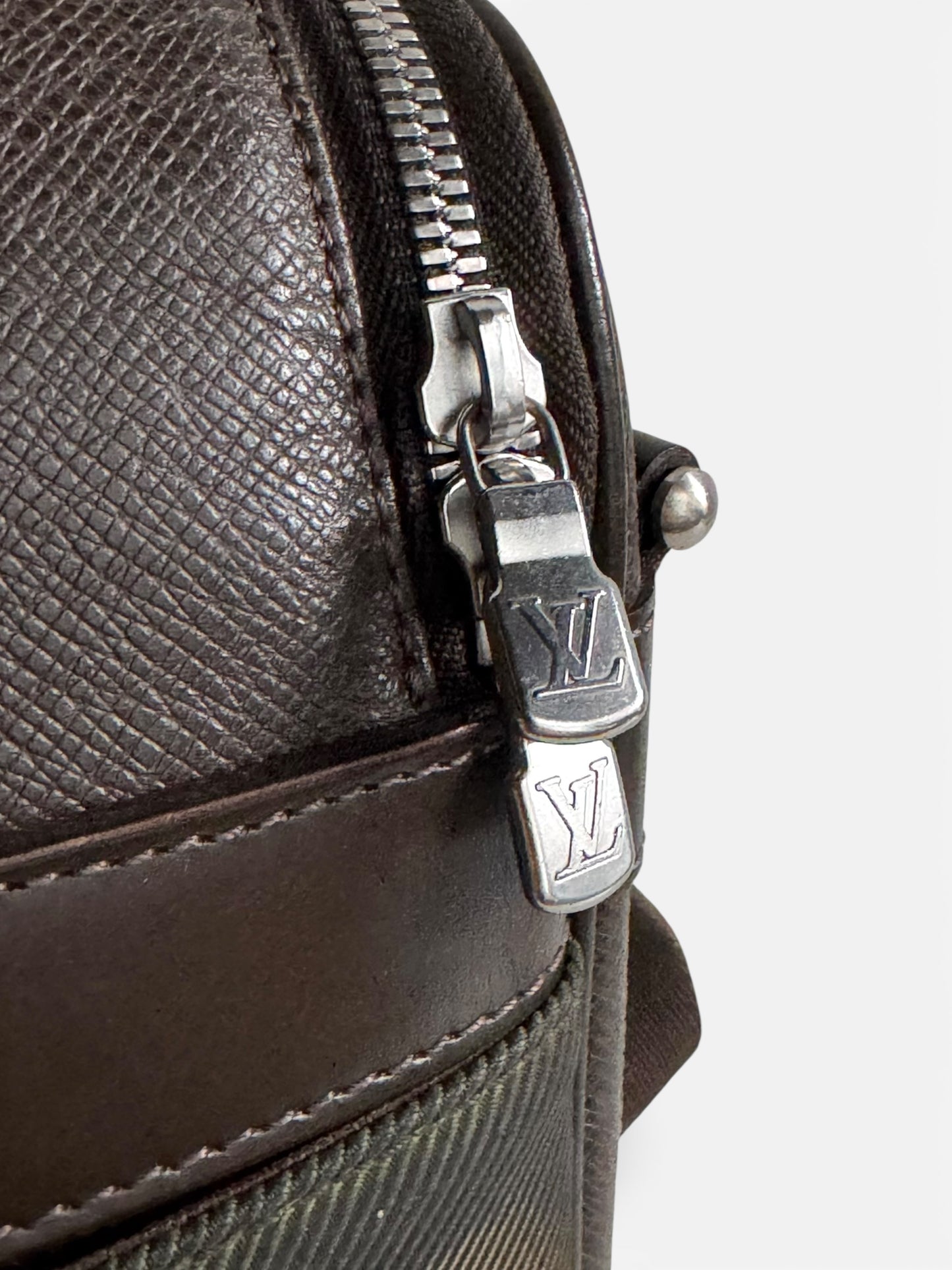Louis Vuitton Taiga Taimyr Messenger Bag