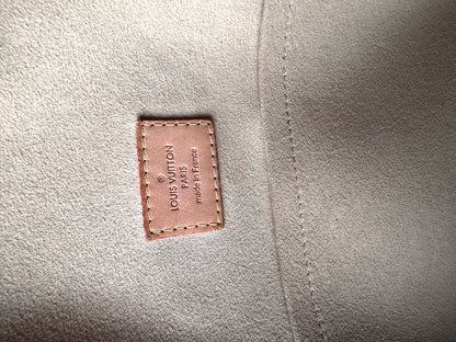 LOUIS VUITTON Monogram Manhattan GM
