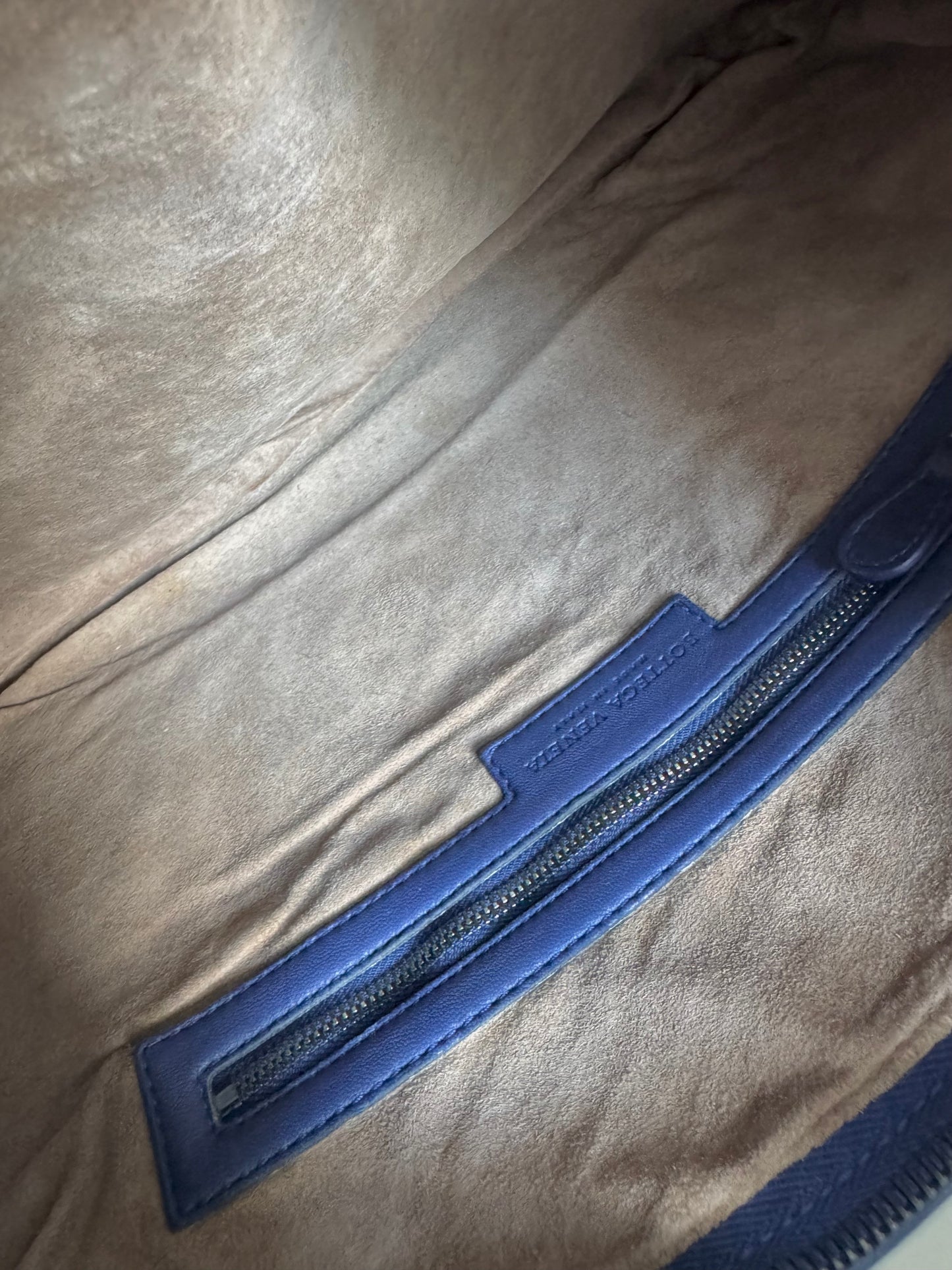 BOTTEGA VENETA Nappa Intrecciato Medium Veneta Hobo Bag
