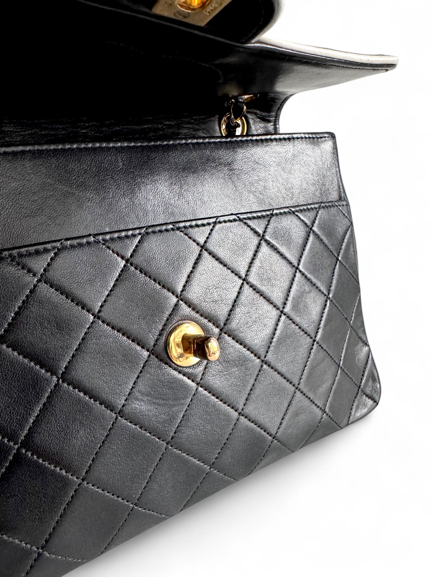 CHANEL Matelasse Lambskin Single Flap