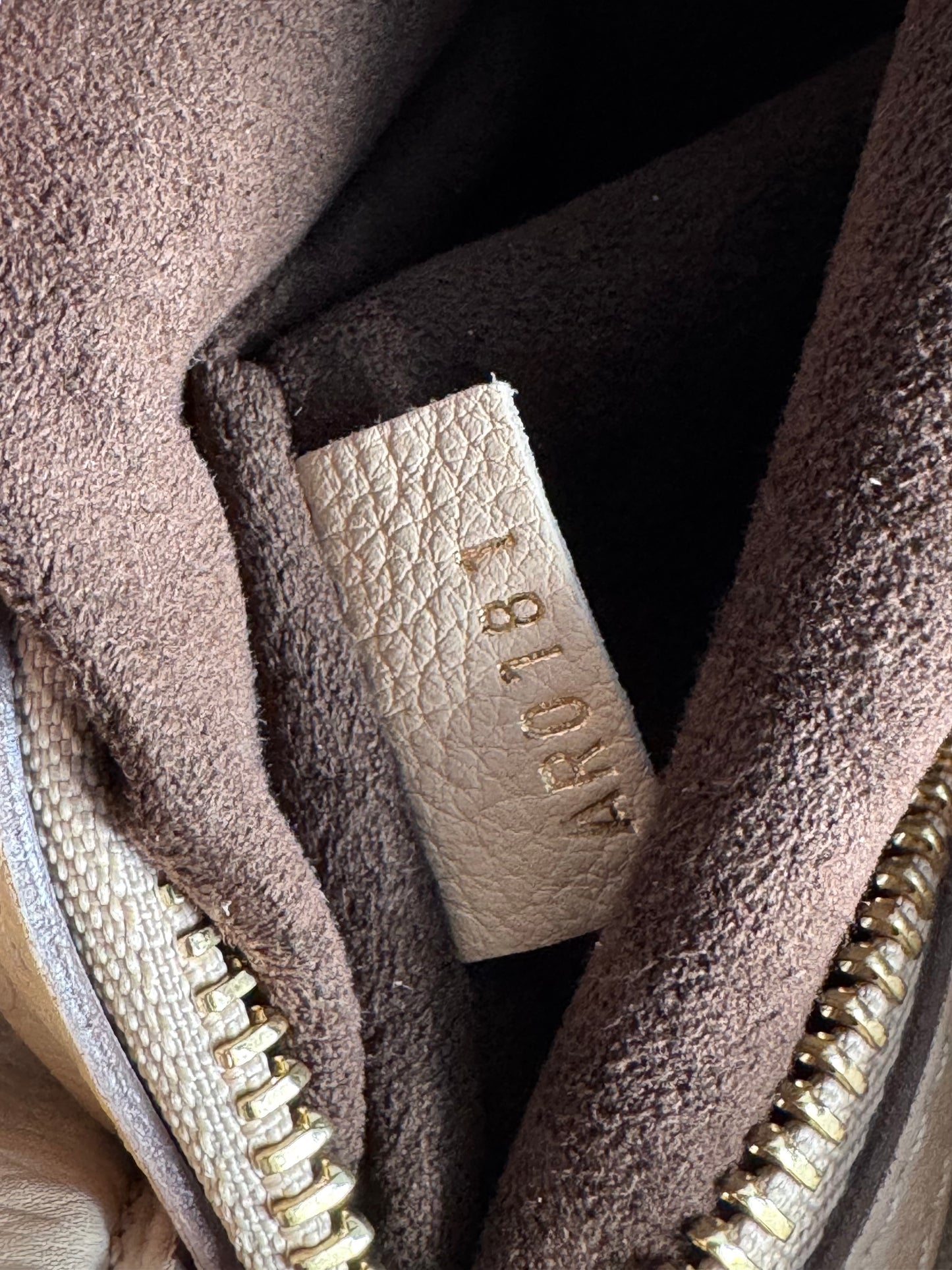 LOUIS VUITTON Mahina Cirrus PM