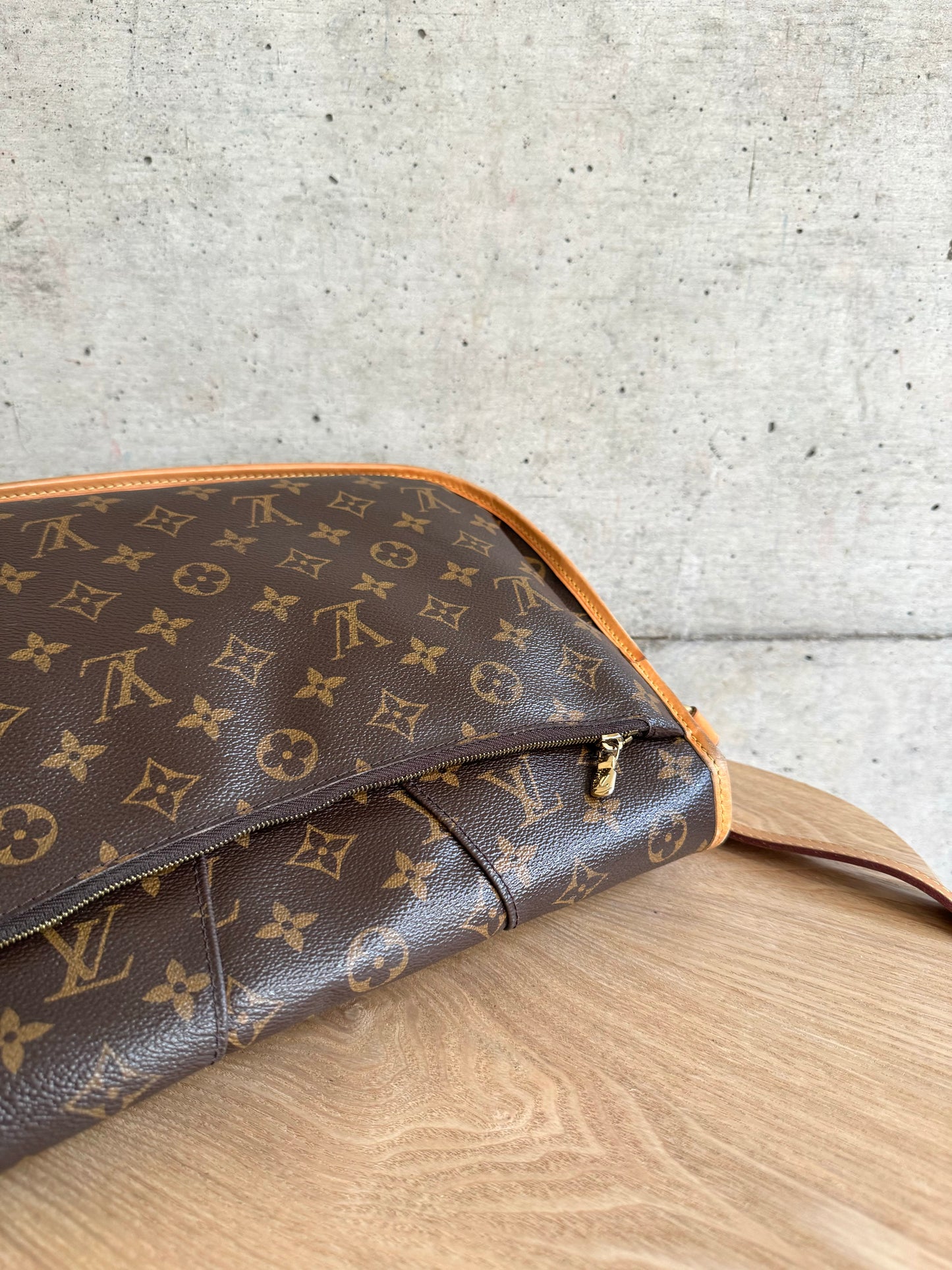 LOUIS VUITTON Monogram Menilmontant