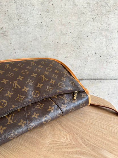 LOUIS VUITTON Monogram Menilmontant